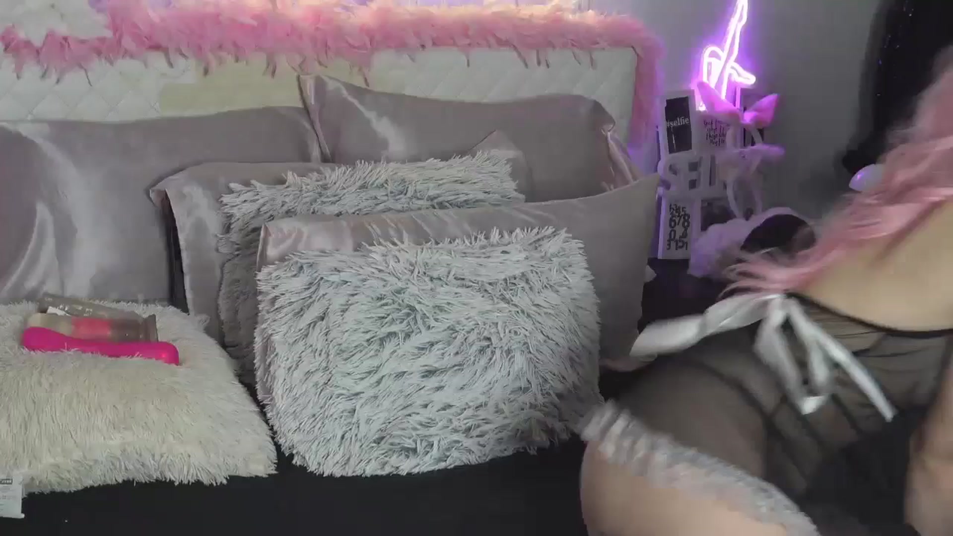 Gallery image thumbnail from Ahri_Angel's myfreecams stream on, 08/26/2023, 19:03 image 1 of 20