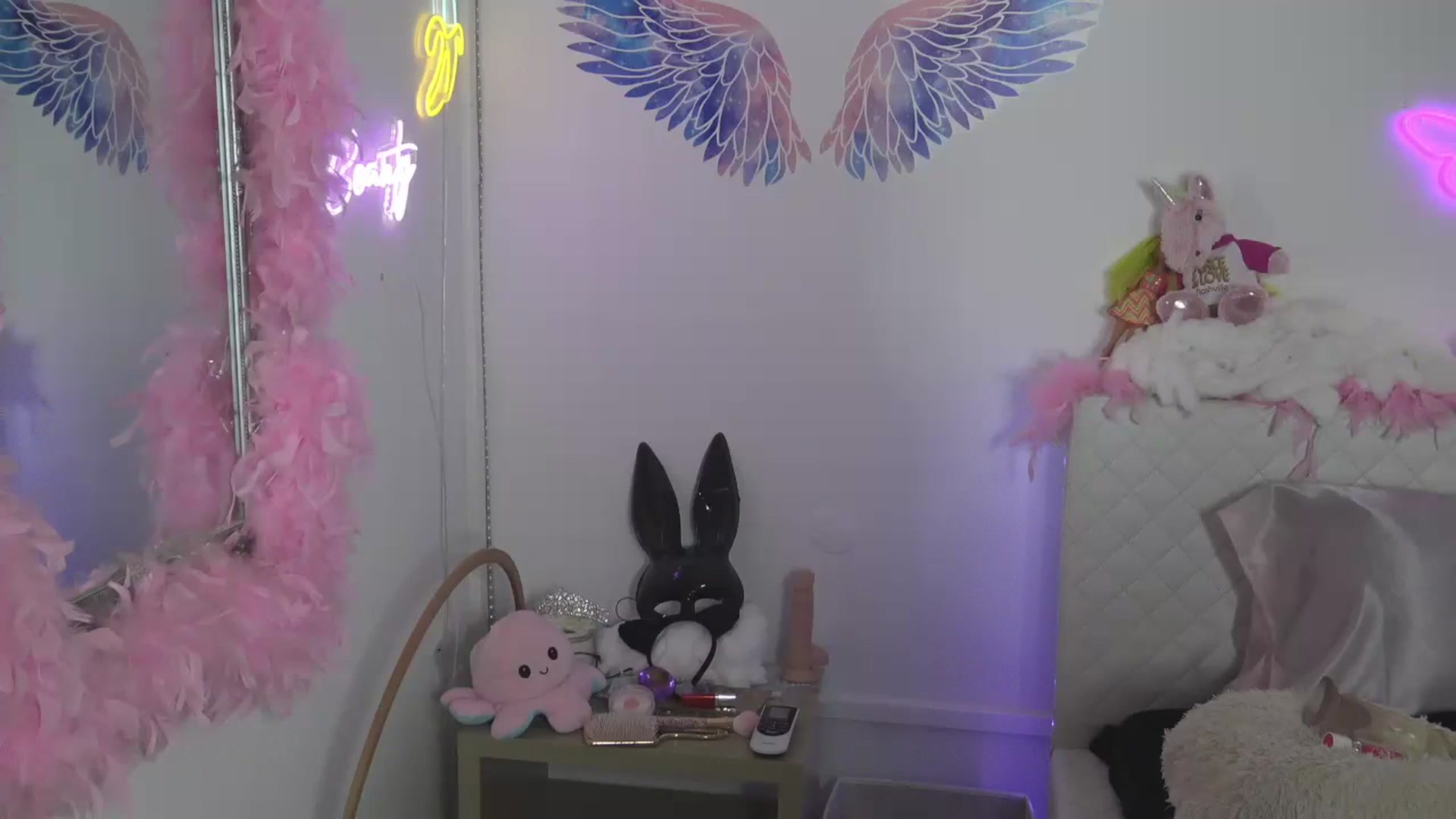 Gallery image thumbnail from Ahri_Angel's myfreecams stream on, 08/26/2023, 19:58 image 4 of 20