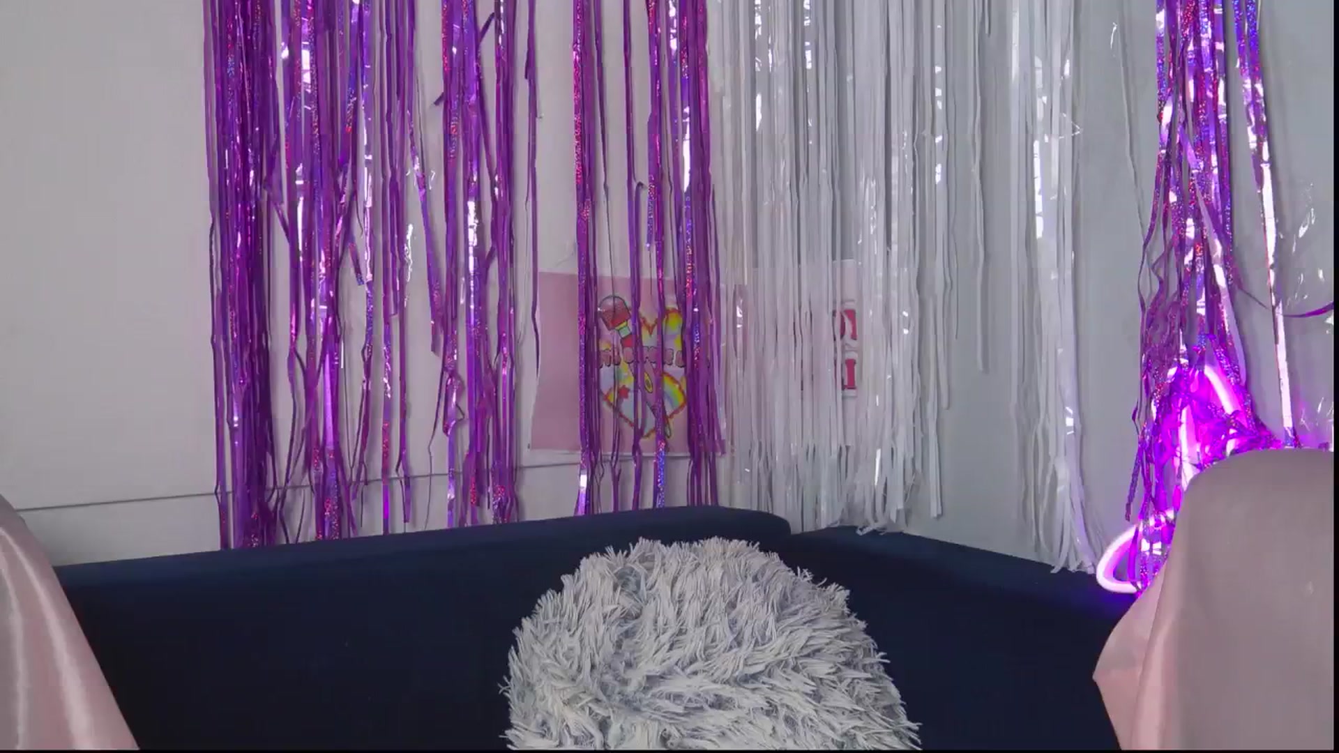 Gallery image thumbnail from Ahri_Angel's myfreecams stream on, 07/20/2024, 18:19 image 9 of 20