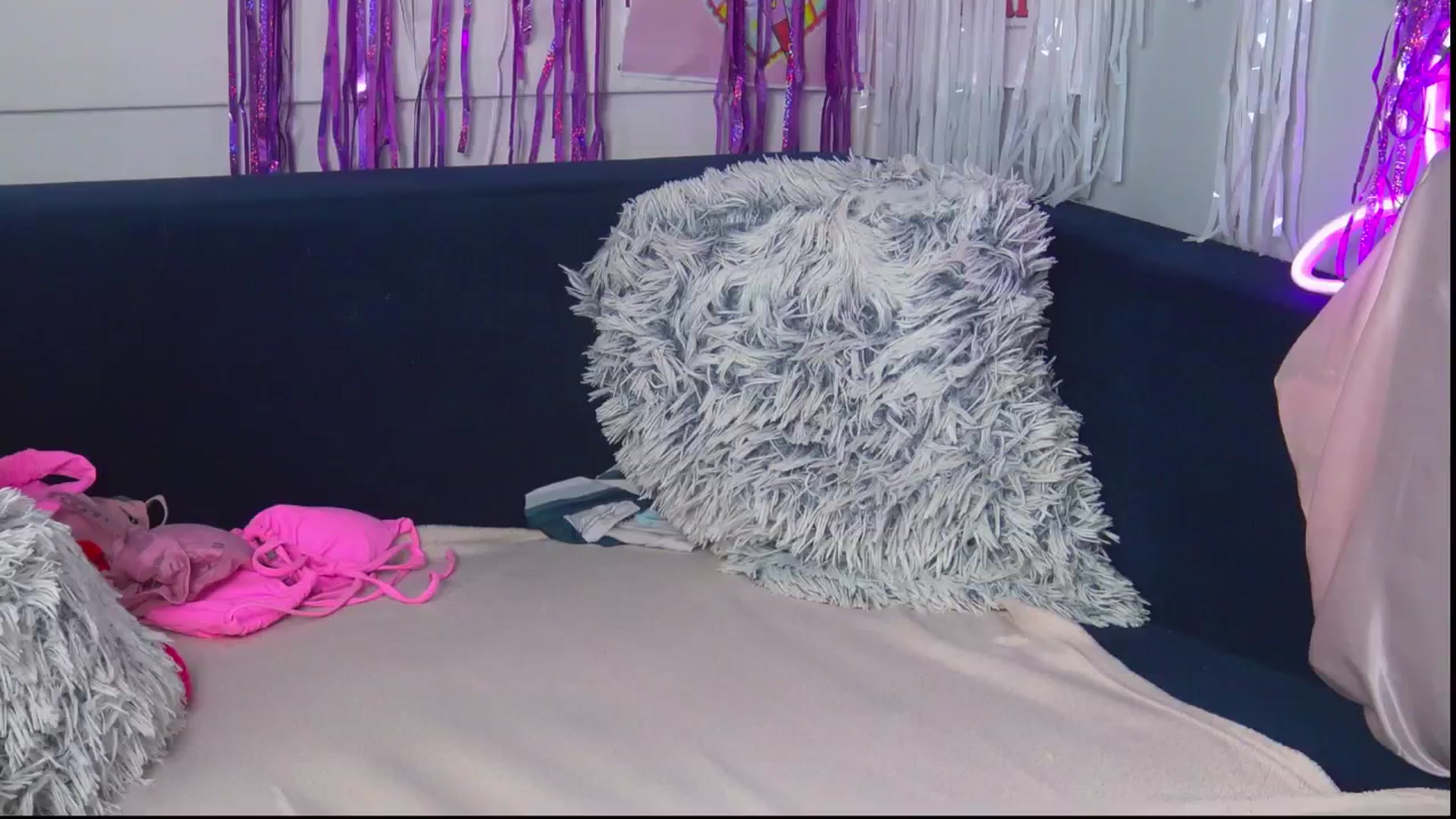 Gallery image thumbnail from Ahri_Angel's myfreecams stream on, 07/24/2024, 18:33 image 6 of 20