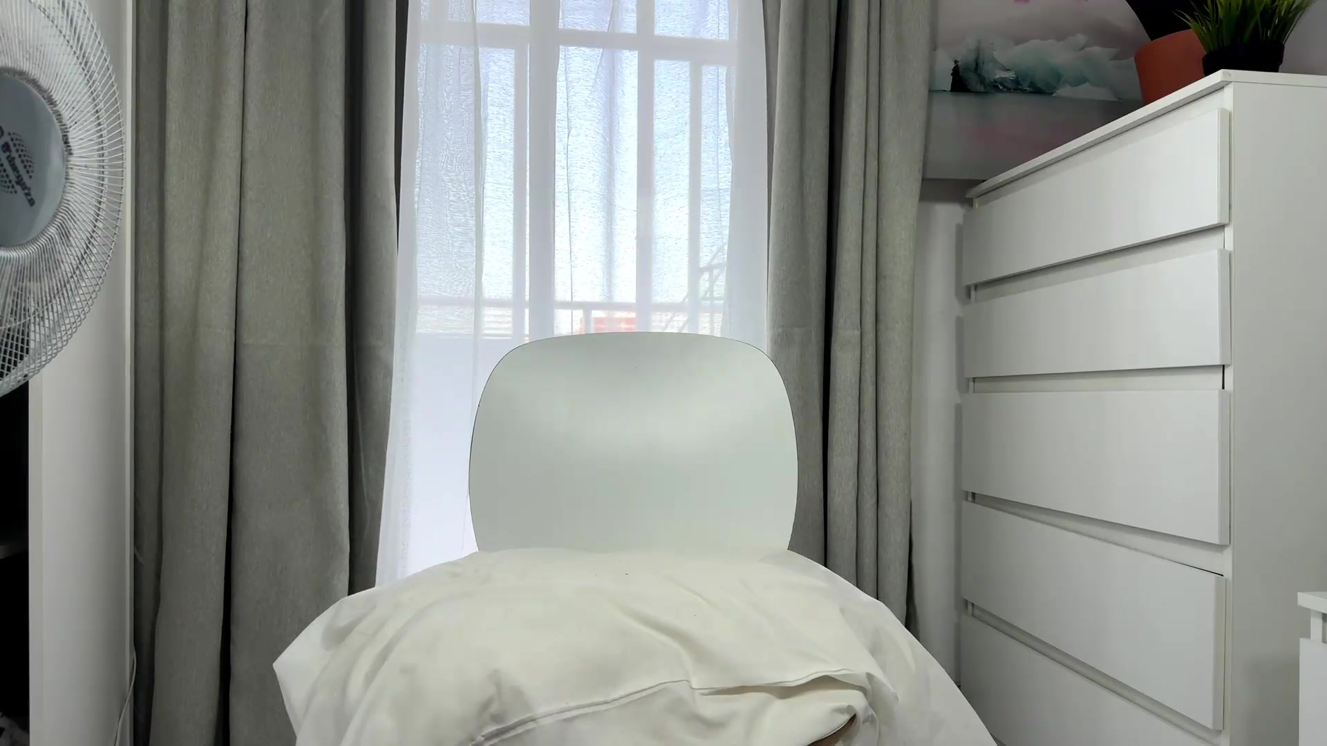 Gallery image thumbnail from AidraFoxy's myfreecams stream on, 08/27/2026, 13:51 image 10 of 20