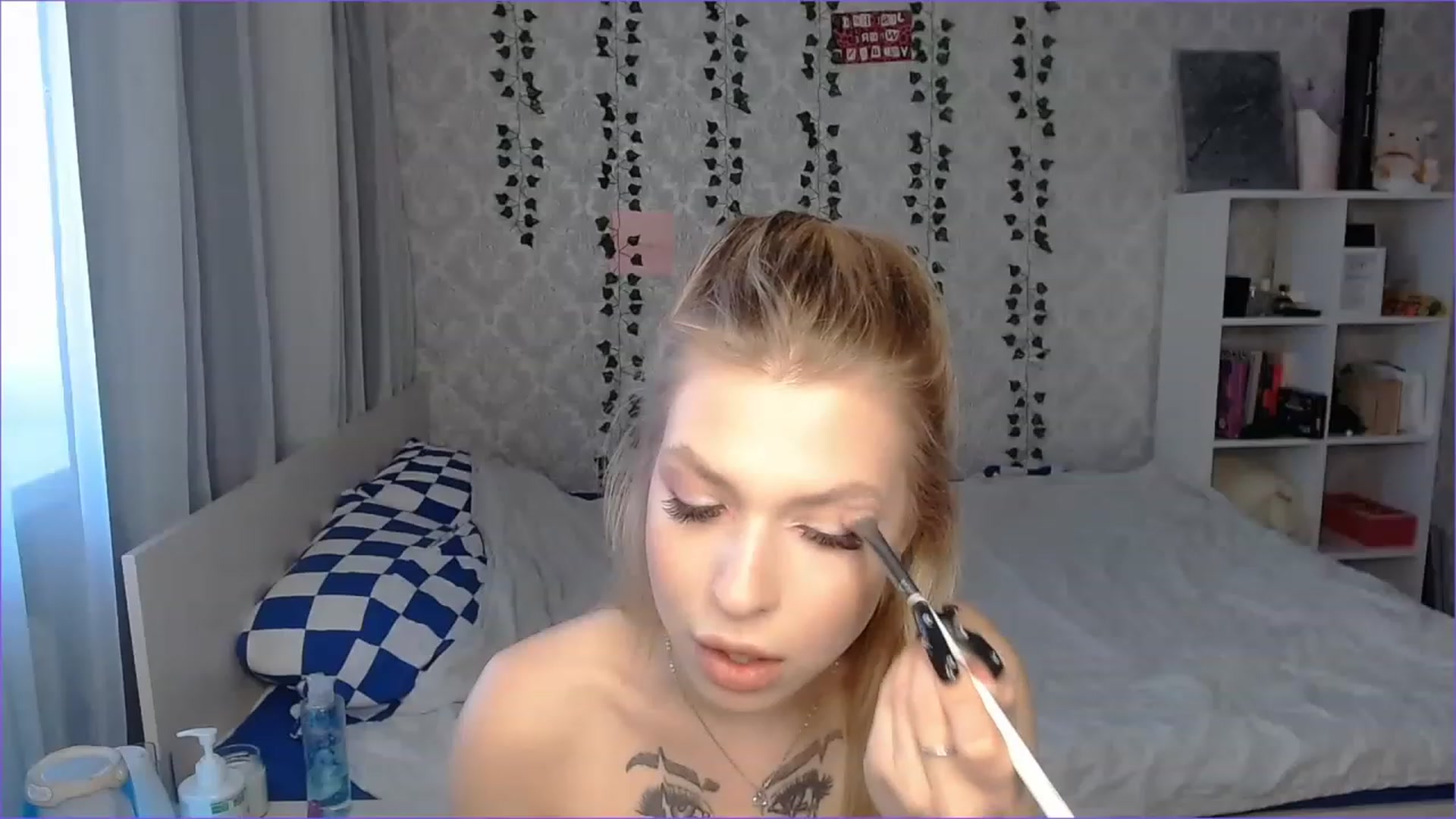 Gallery image thumbnail from Aidra__Foxxx's myfreecams stream on, 11/18/2022, 11:56 image 18 of 20