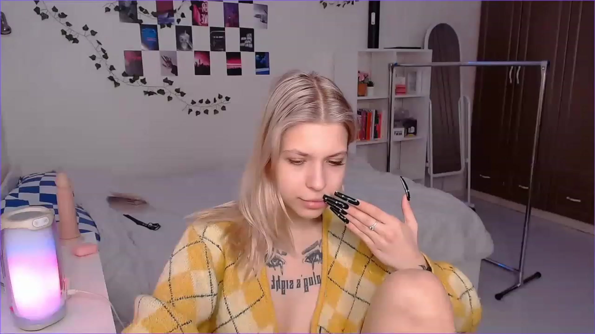 Gallery image thumbnail from Aidra__Foxxx's myfreecams stream on, 12/16/2022, 11:39 image 16 of 20