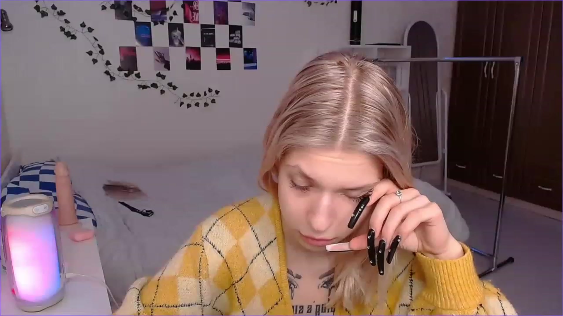 Gallery image thumbnail from Aidra__Foxxx's myfreecams stream on, 12/16/2022, 11:39 image 14 of 20