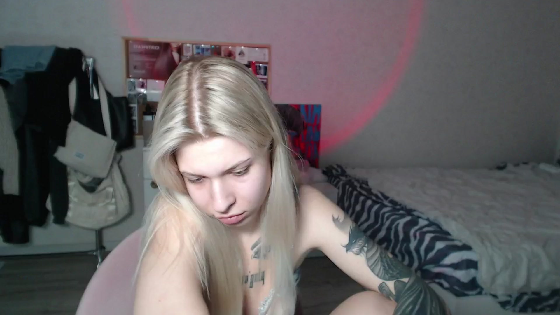 Gallery image thumbnail from Aidra__Foxxx's myfreecams stream on, 05/27/2024, 23:55 image 10 of 20