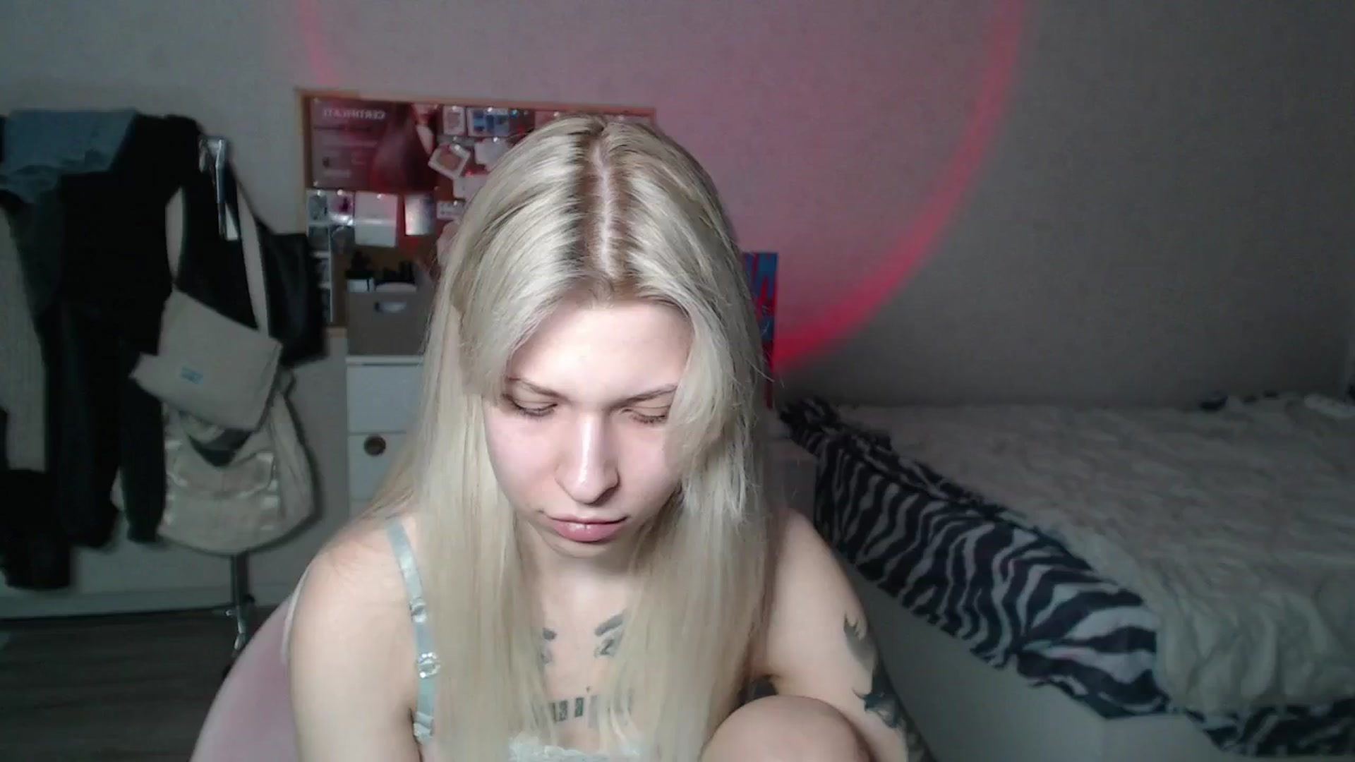 Gallery image thumbnail from Aidra__Foxxx's myfreecams stream on, 05/27/2024, 23:55 image 4 of 20