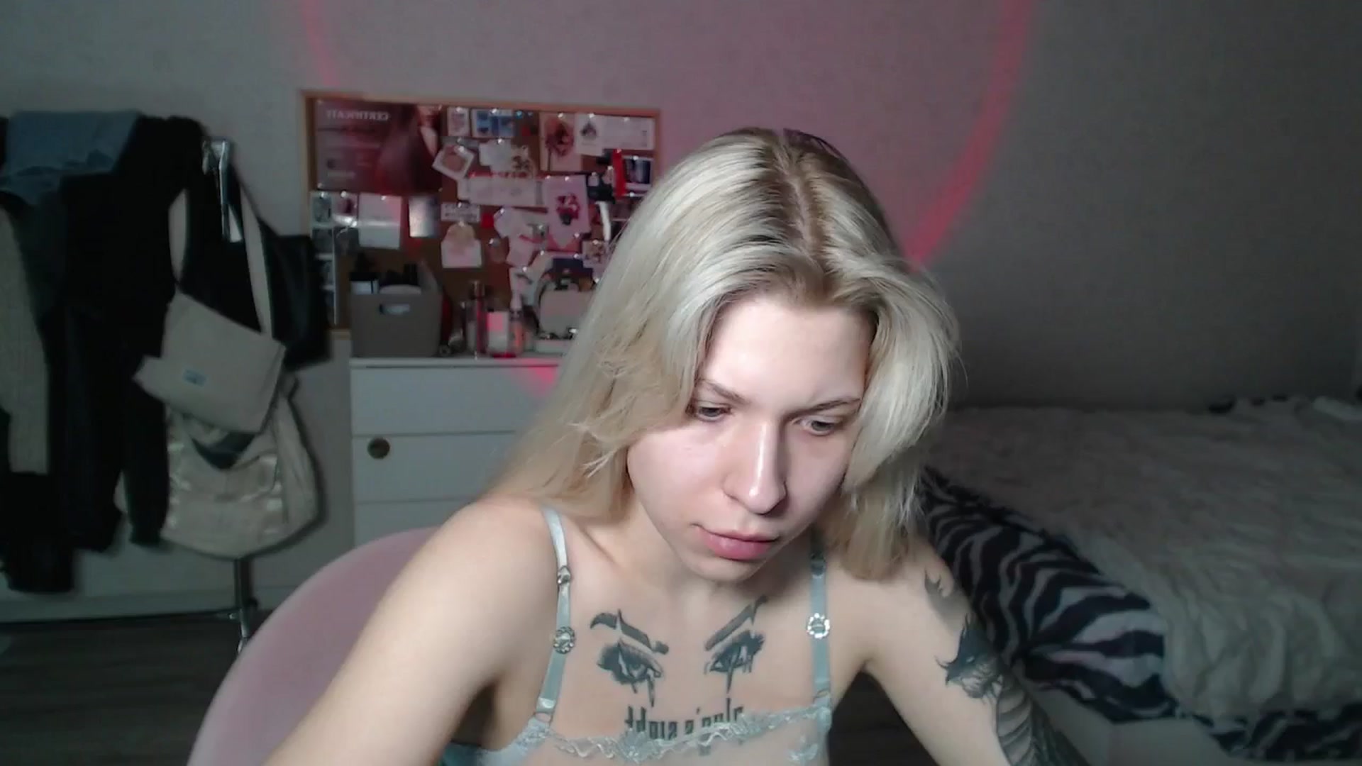 Gallery image thumbnail from Aidra__Foxxx's myfreecams stream on, 05/27/2024, 23:55 image 8 of 20