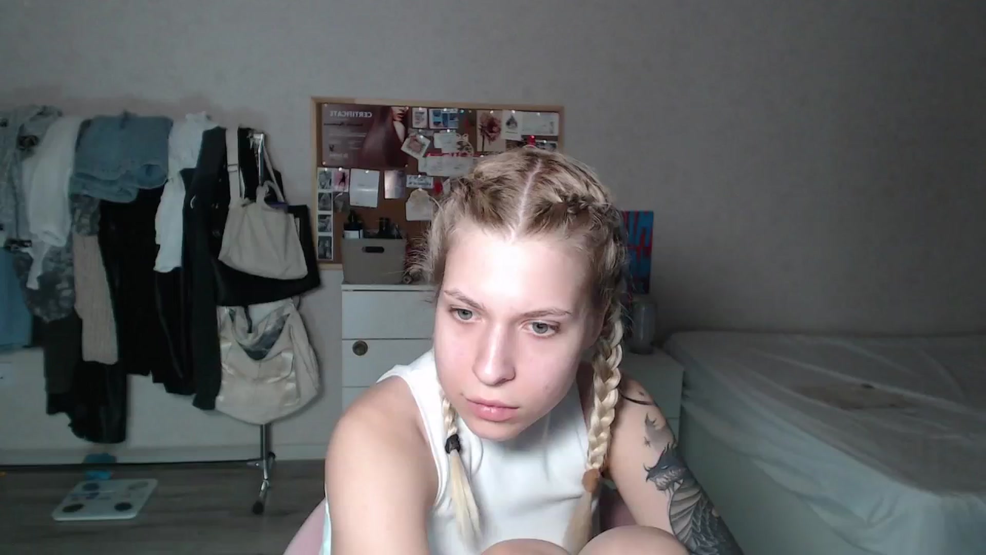 Gallery image thumbnail from Aidra__Foxxx's myfreecams stream on, 06/04/2024, 23:31 image 6 of 20