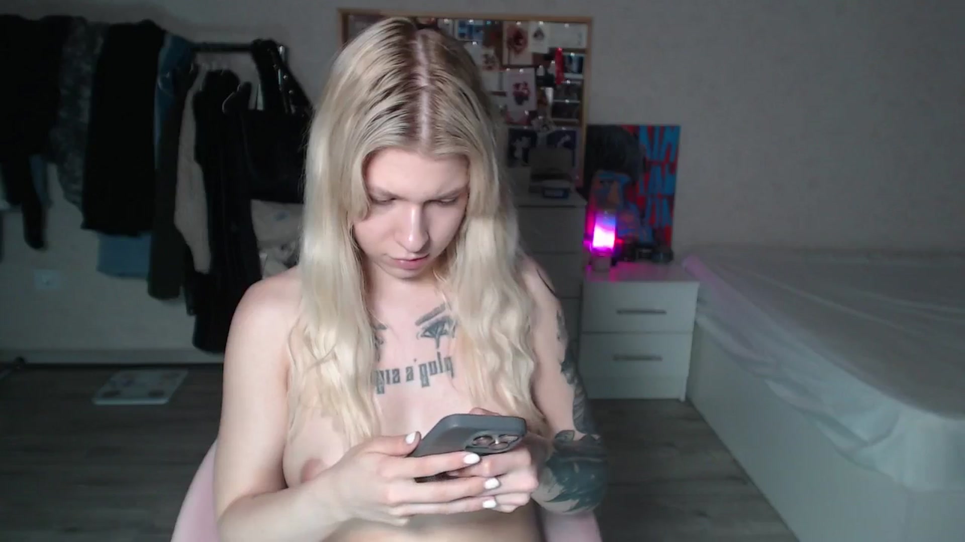 Gallery image thumbnail from Aidra__Foxxx's myfreecams stream on, 06/15/2024, 22:34 image 18 of 20