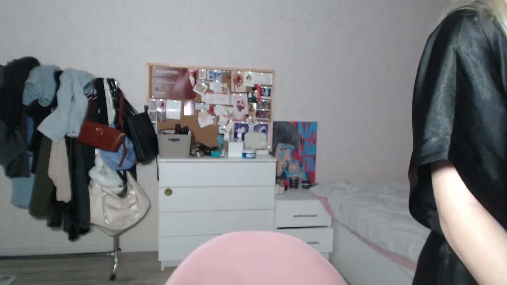 Gallery image thumbnail from Aidra__Foxxx's myfreecams stream on, 06/26/2024, 21:47 image 1 of 20