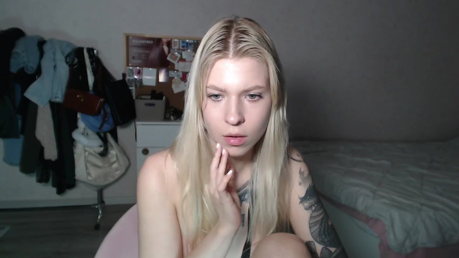 Gallery image thumbnail from Aidra__Foxxx's myfreecams stream on, 06/26/2024, 22:39 image 13 of 20