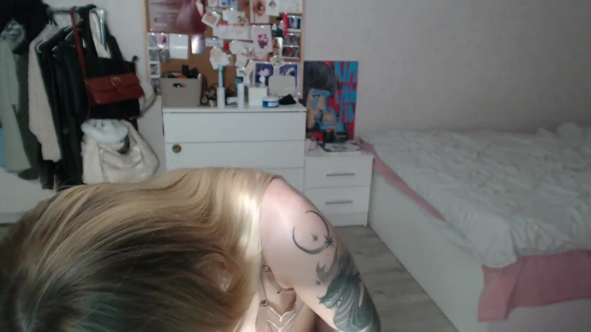 Gallery image thumbnail from Aidra__Foxxx's myfreecams stream on, 06/28/2024, 21:46 image 10 of 20