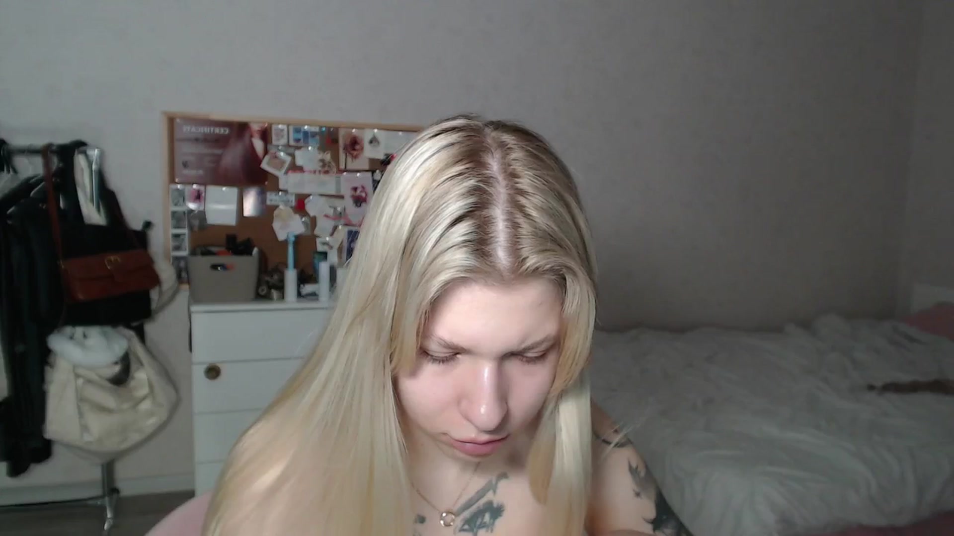 Gallery image thumbnail from Aidra__Foxxx's myfreecams stream on, 06/28/2024, 21:46 image 19 of 20