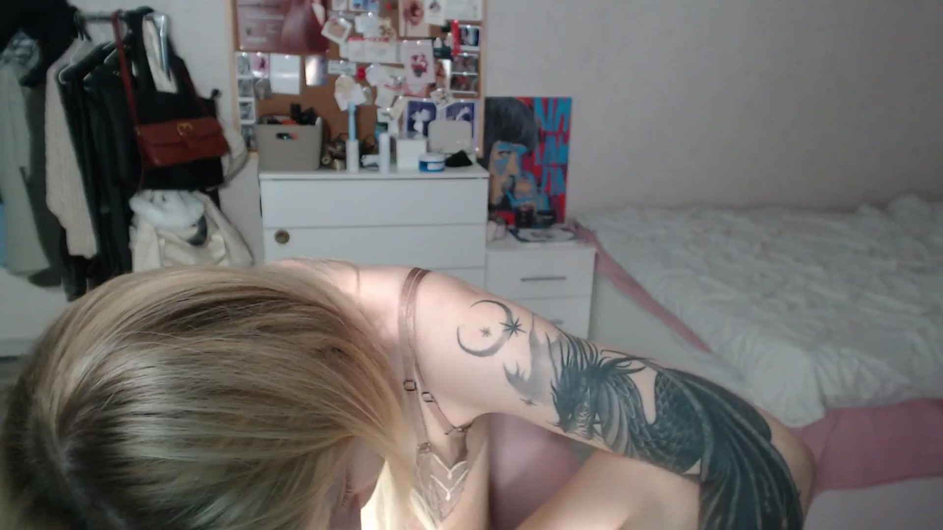 Gallery image thumbnail from Aidra__Foxxx's myfreecams stream on, 06/28/2024, 21:46 image 8 of 20