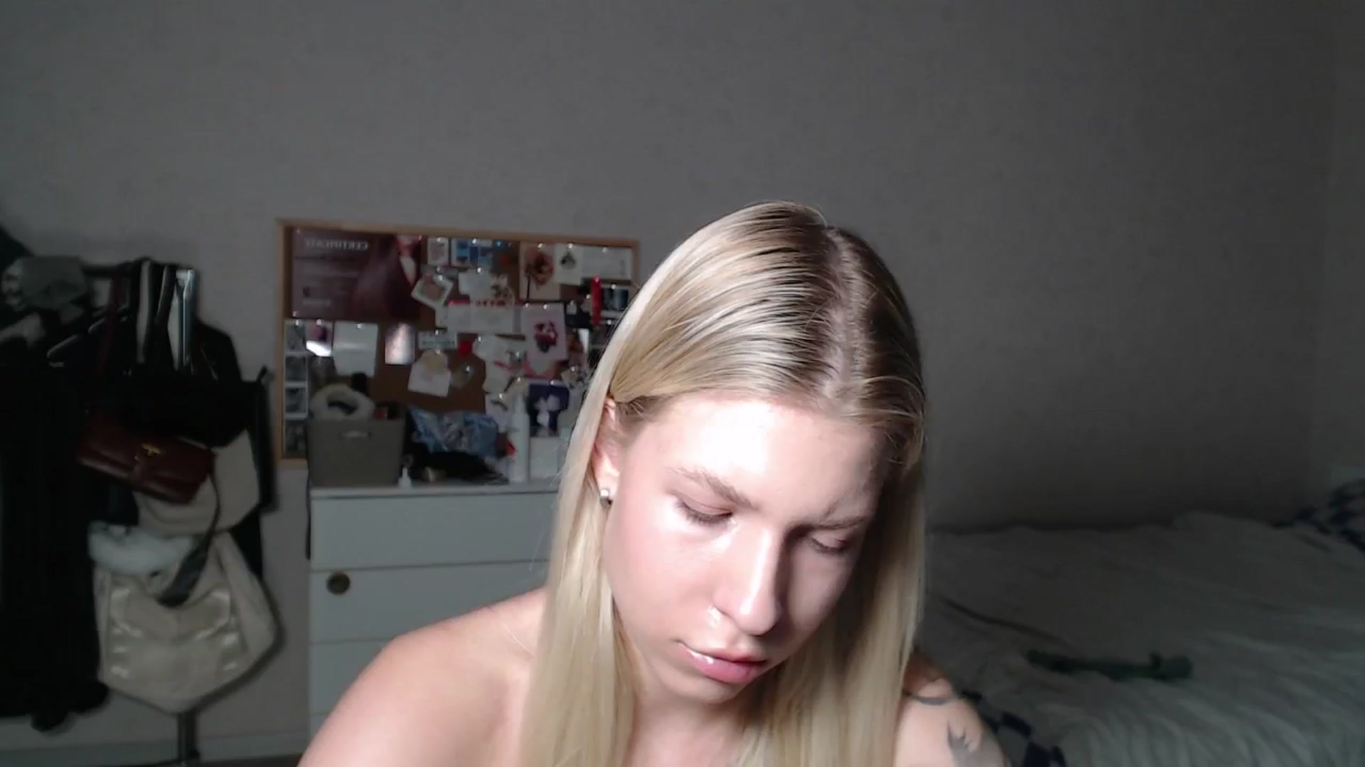 Gallery image thumbnail from Aidra__Foxxx's myfreecams stream on, 07/10/2024, 21:43 image 4 of 20