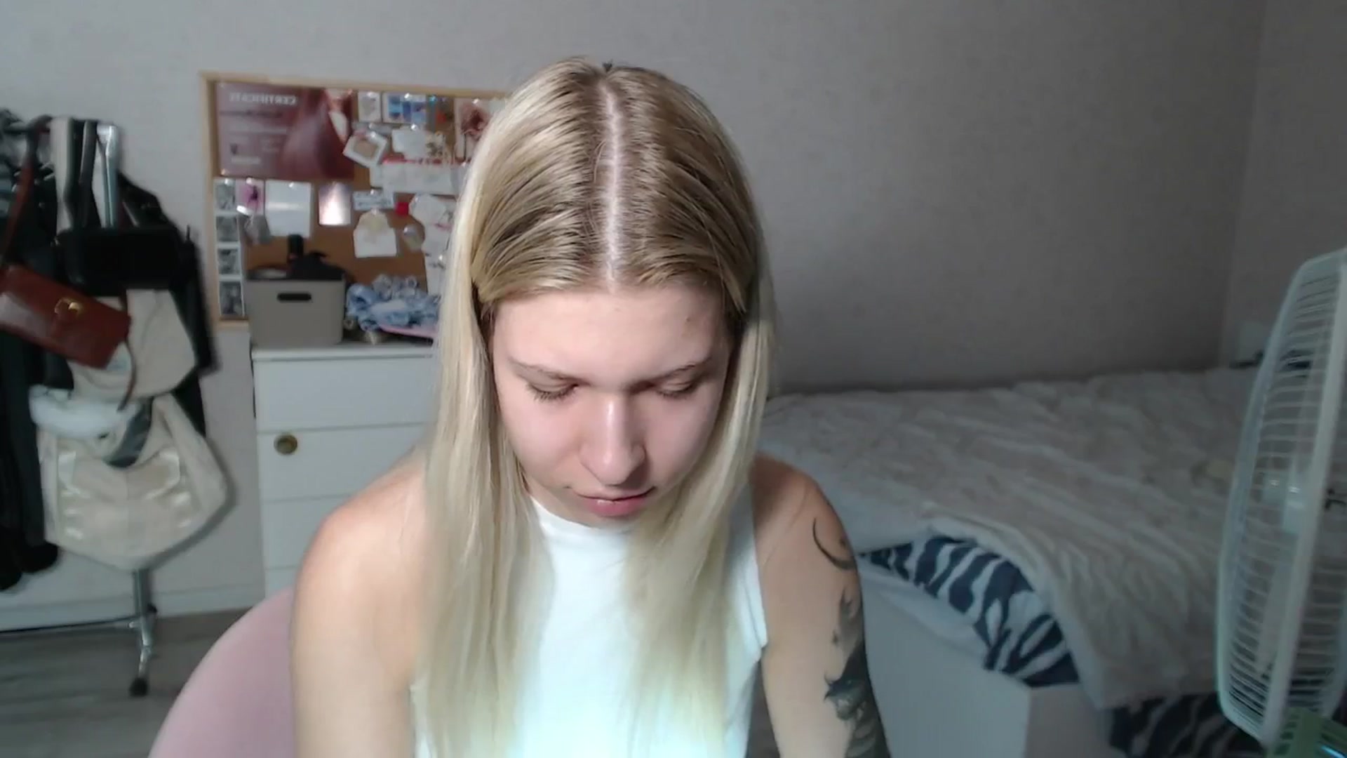 Gallery image thumbnail from Aidra__Foxxx's myfreecams stream on, 07/13/2024, 18:37 image 10 of 20