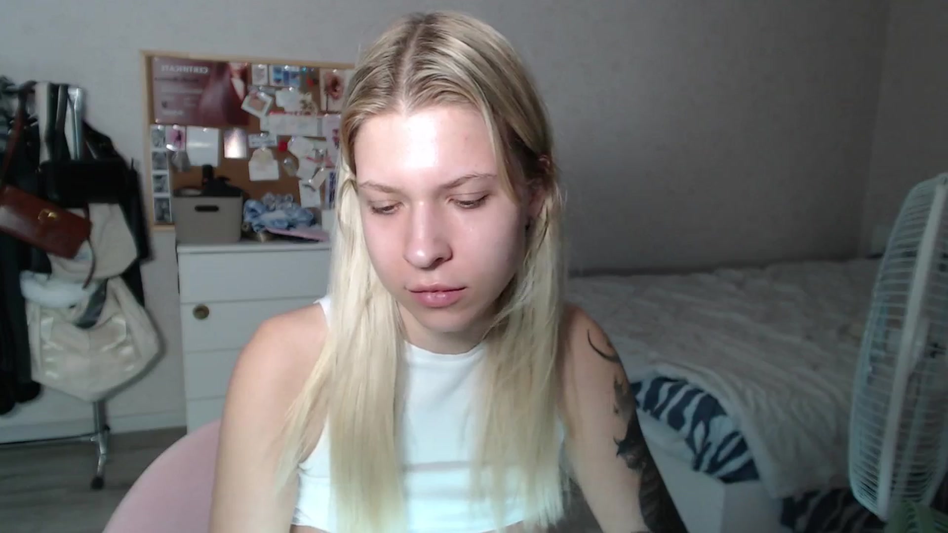 Gallery image thumbnail from Aidra__Foxxx's myfreecams stream on, 07/13/2024, 18:37 image 17 of 20