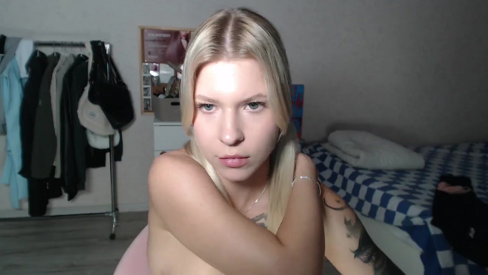 Gallery image thumbnail from Aidra__Foxxx's myfreecams stream on, 08/04/2024, 18:54 image 17 of 20