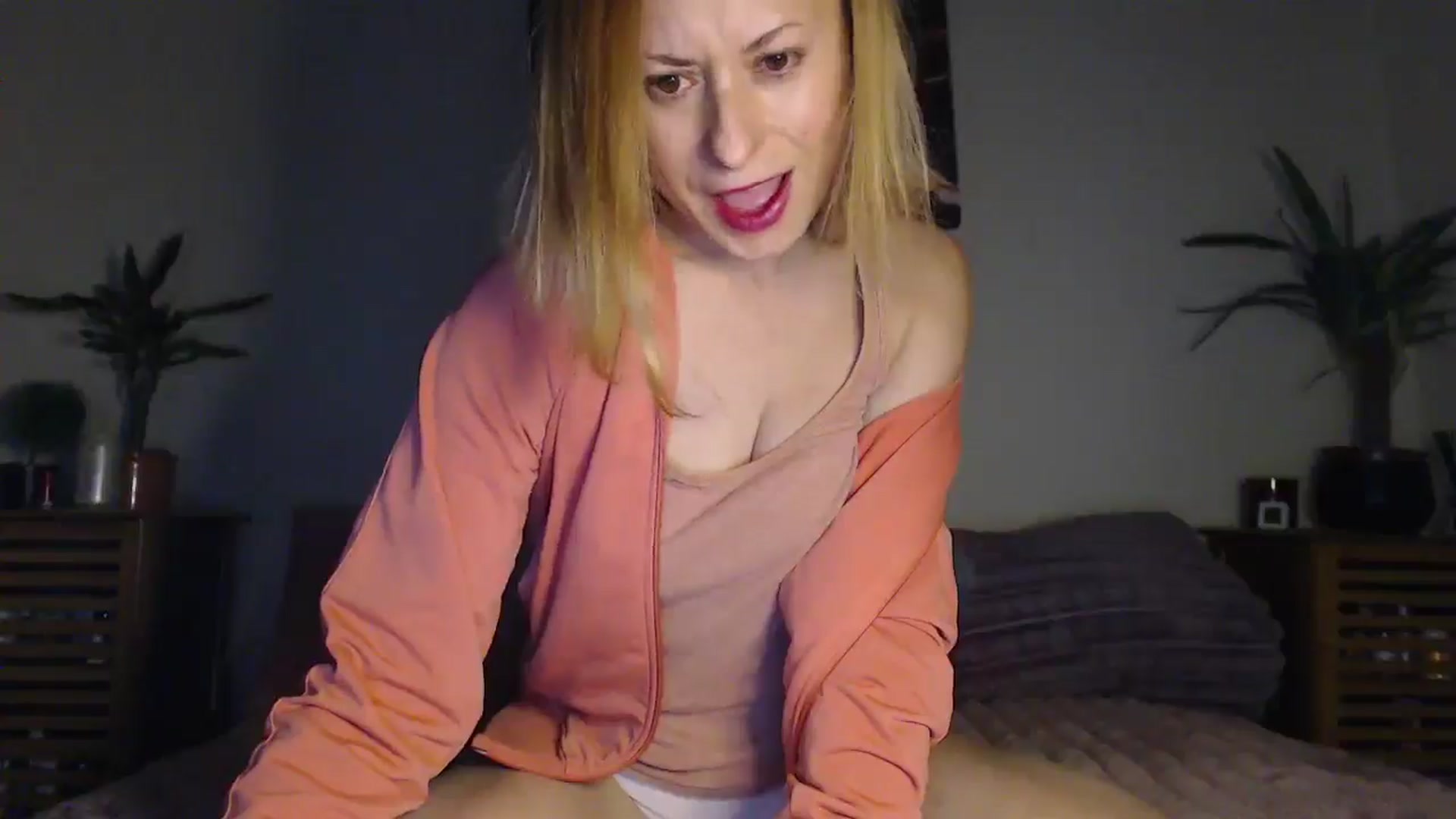 Gallery image thumbnail from Aiko111's myfreecams stream on, 12/06/2025, 22:54 image 12 of 20