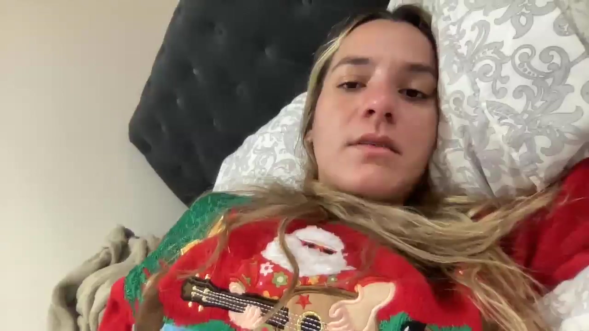 Gallery image thumbnail from AileBun's myfreecams stream on, 12/25/2024, 19:04 image 15 of 20