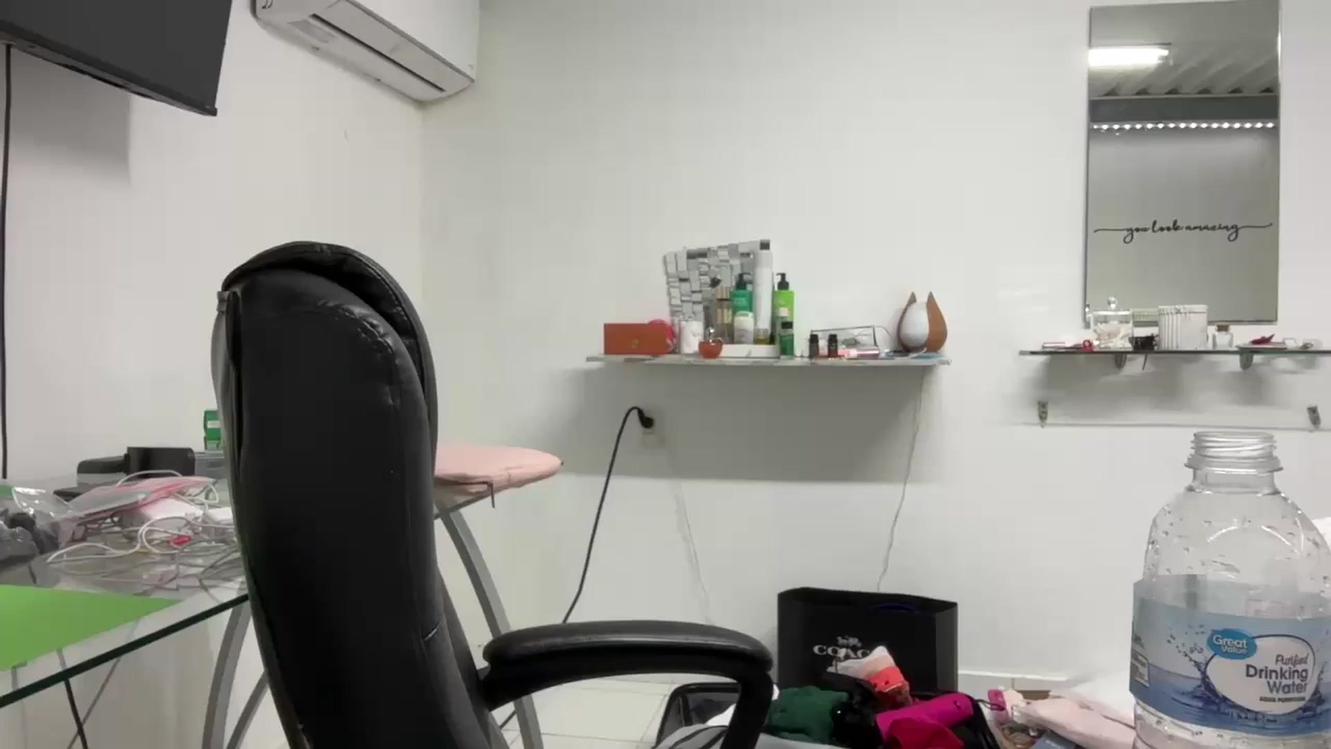 Gallery image thumbnail from AileBun's myfreecams stream on, 12/30/2025, 11:37 image 20 of 20
