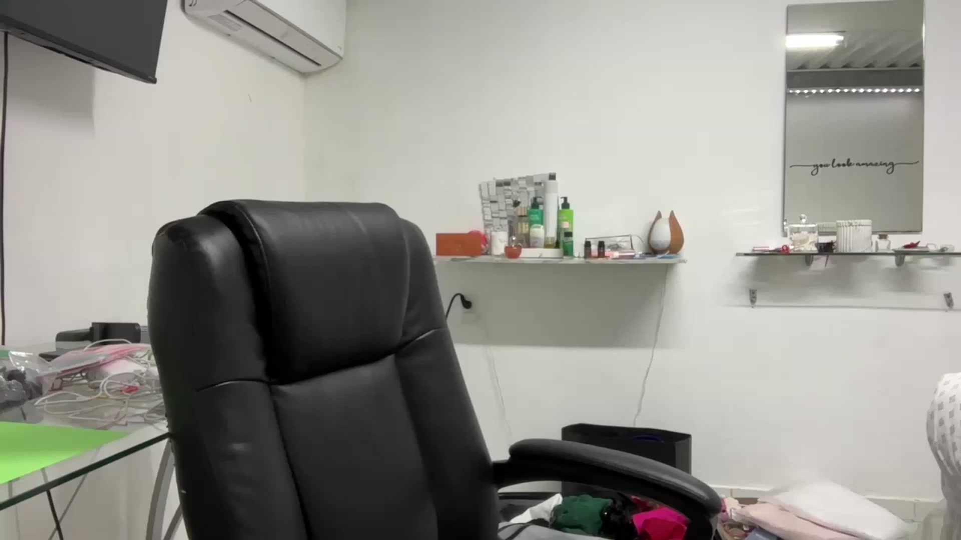 Gallery image thumbnail from AileBun's myfreecams stream on, 12/30/2025, 11:37 image 18 of 20
