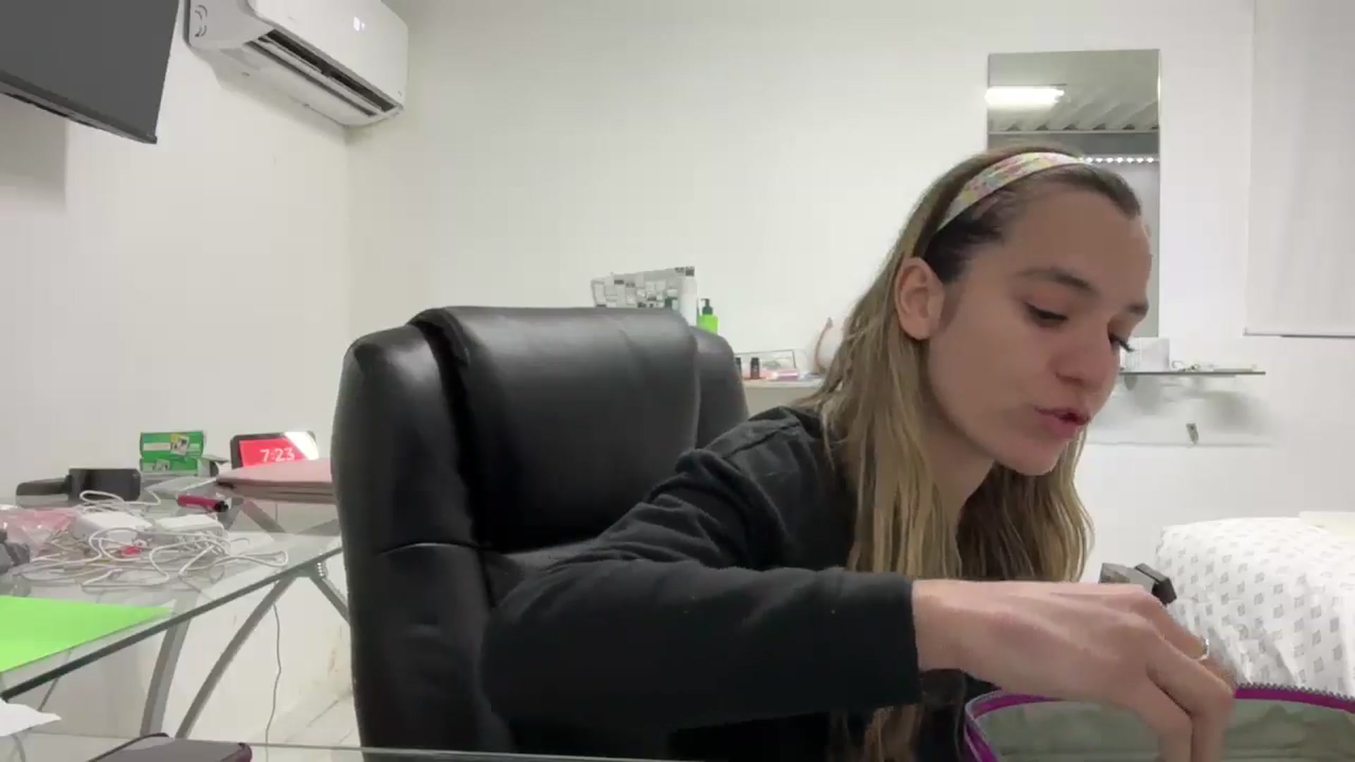 Gallery image thumbnail from AileBun's myfreecams stream on, 12/30/2025, 23:41 image 18 of 20