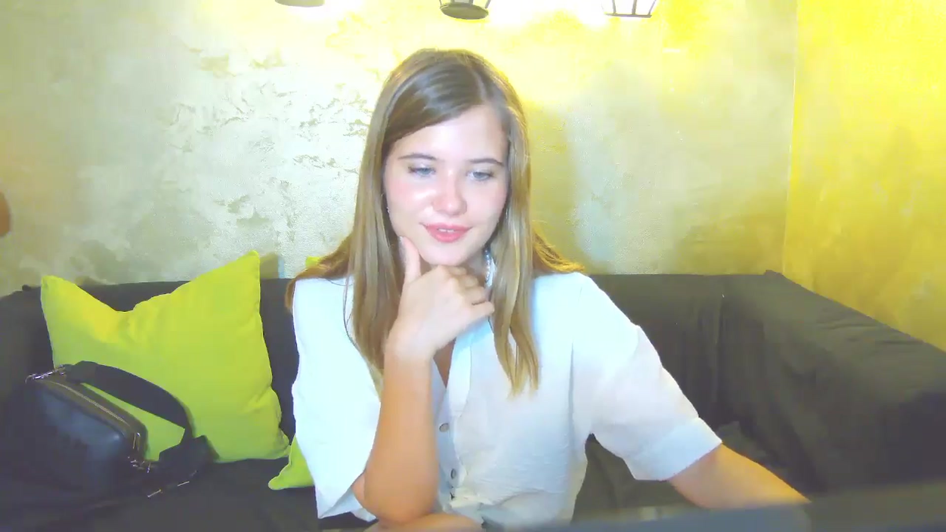 Gallery image thumbnail from Aileenaa's myfreecams stream on, 08/18/2025, 16:27 image 4 of 20