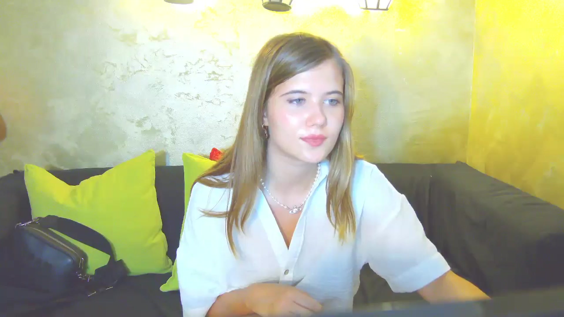 Gallery image thumbnail from Aileenaa's myfreecams stream on, 08/18/2025, 16:27 image 3 of 20