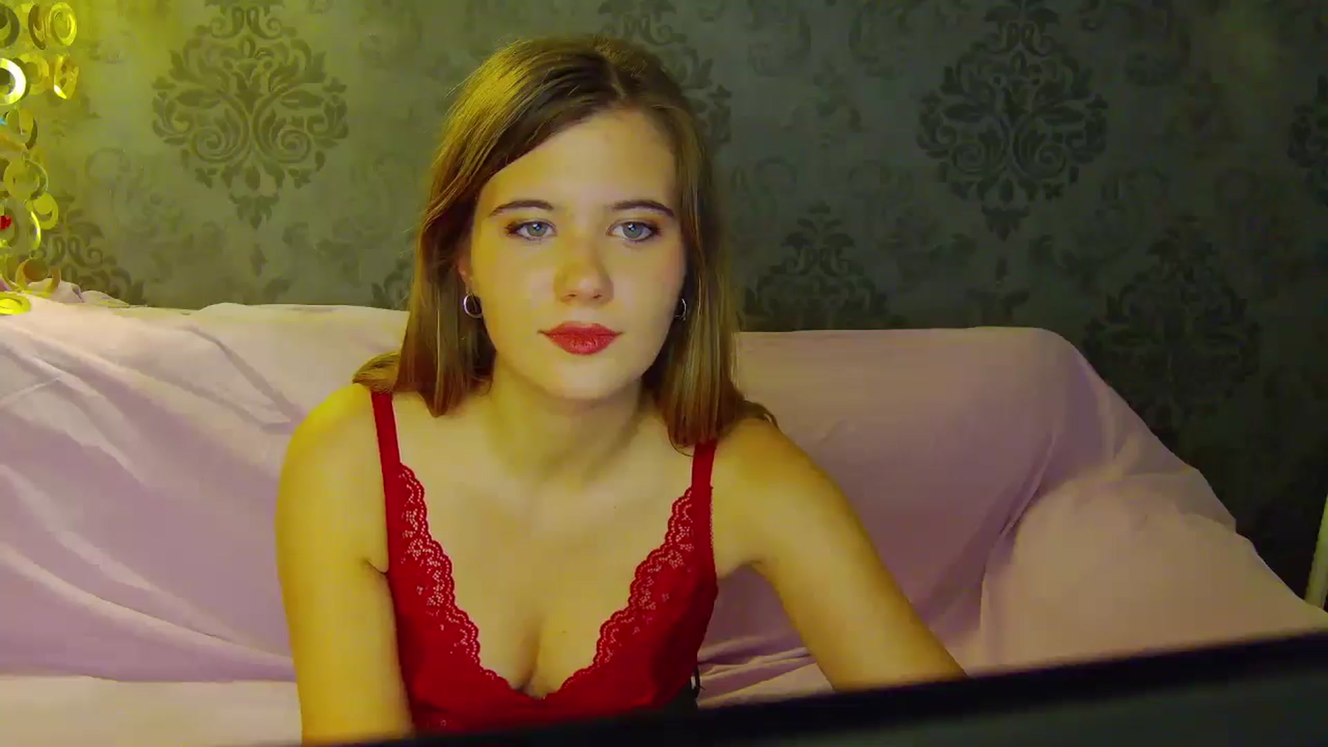 Gallery image thumbnail from Aileenaa's myfreecams stream on, 11/26/2025, 24:32 image 19 of 20