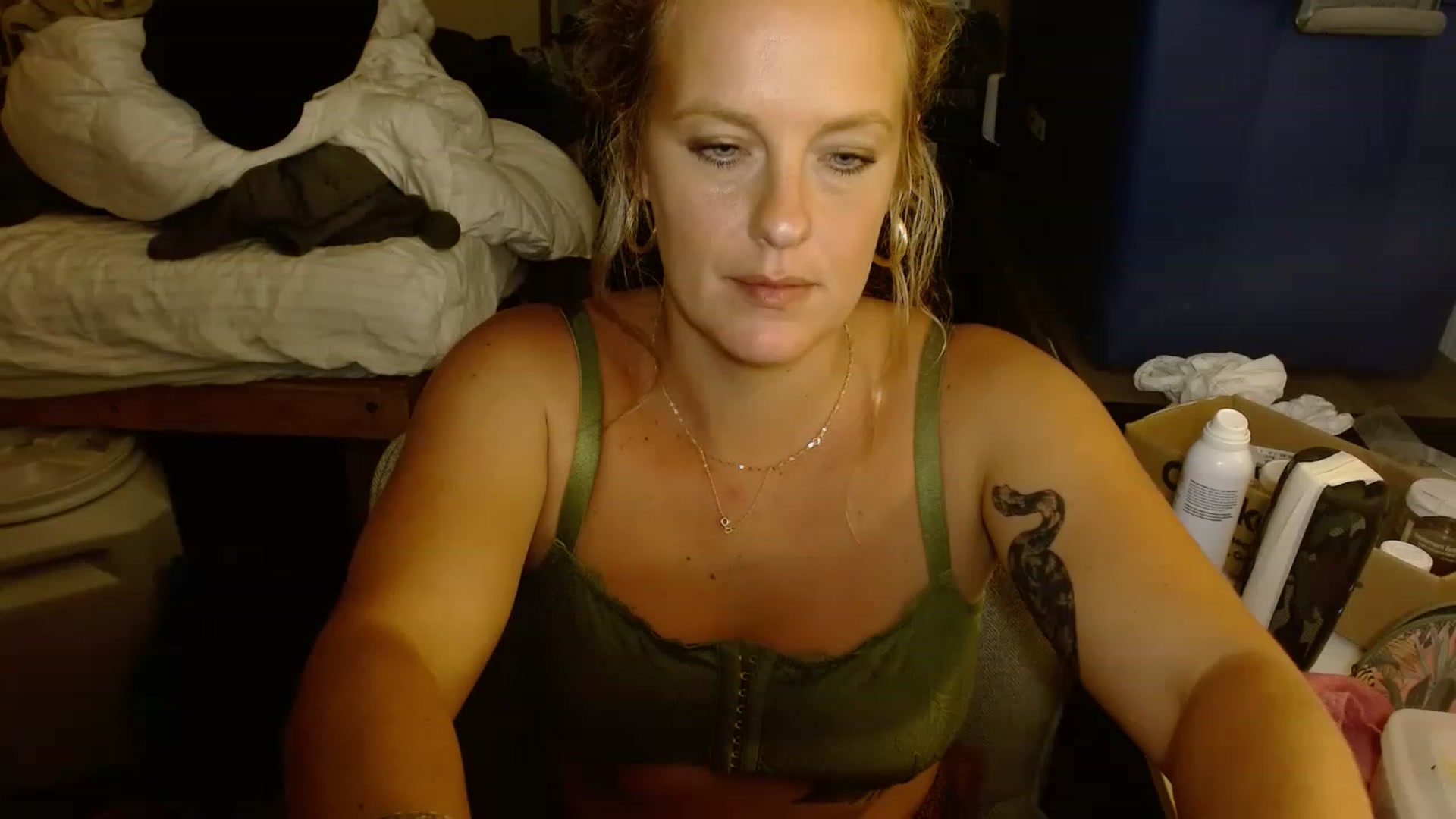 Gallery image thumbnail from Ailia_'s myfreecams stream on, 11/16/2022, 07:47 image 18 of 20