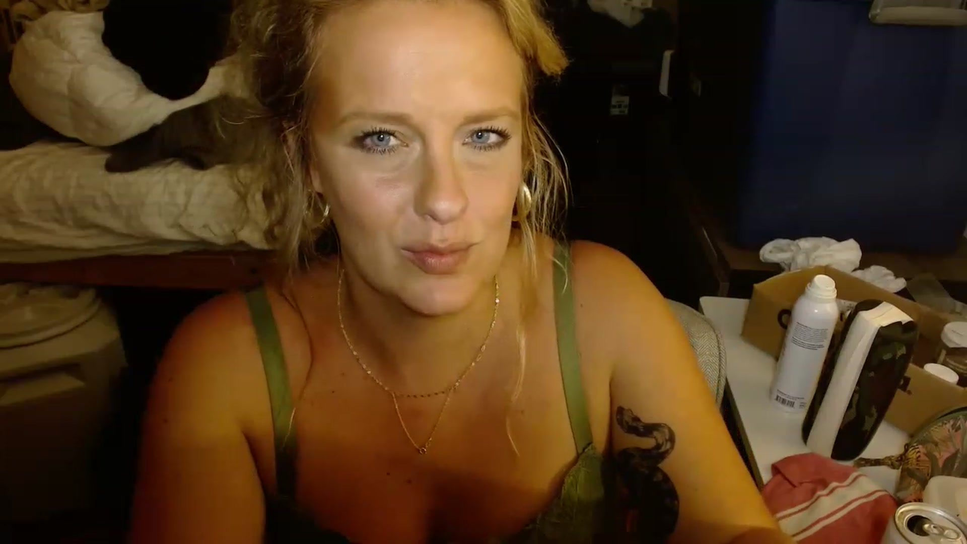Gallery image thumbnail from Ailia_'s myfreecams stream on, 11/16/2022, 07:47 image 15 of 20