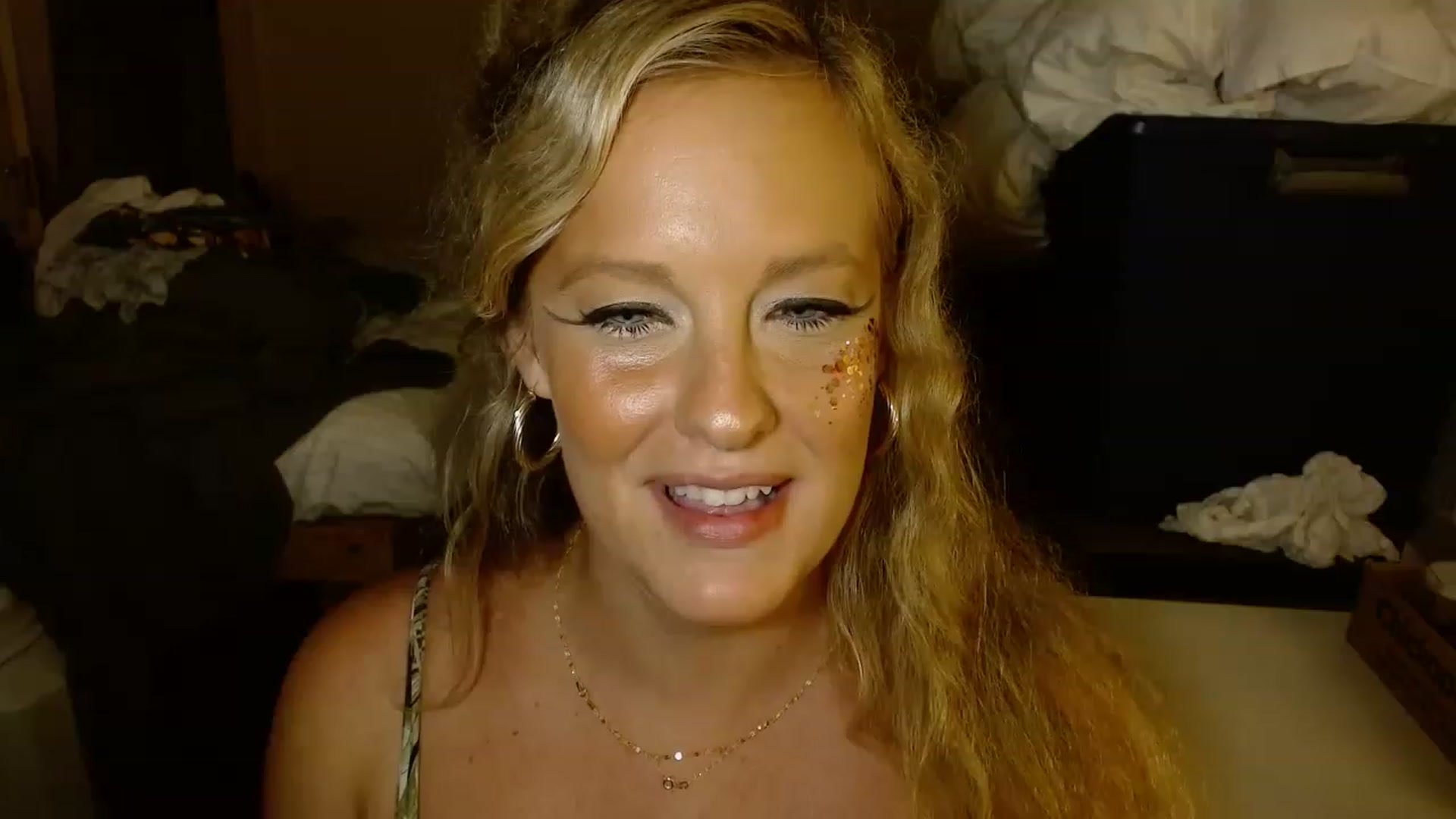 Gallery image thumbnail from Ailia_'s myfreecams stream on, 11/17/2022, 07:26 image 1 of 20