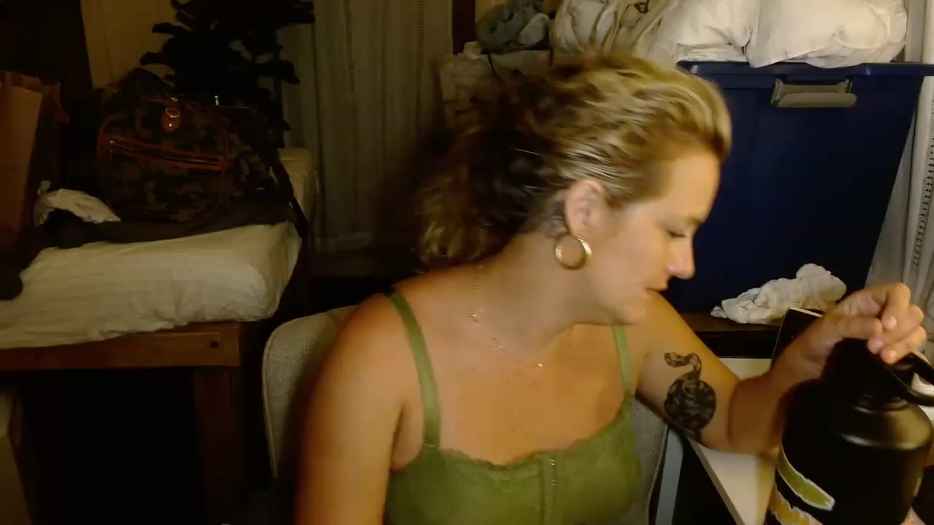 Gallery image thumbnail from Ailia_'s myfreecams stream on, 11/18/2022, 04:36 image 4 of 20
