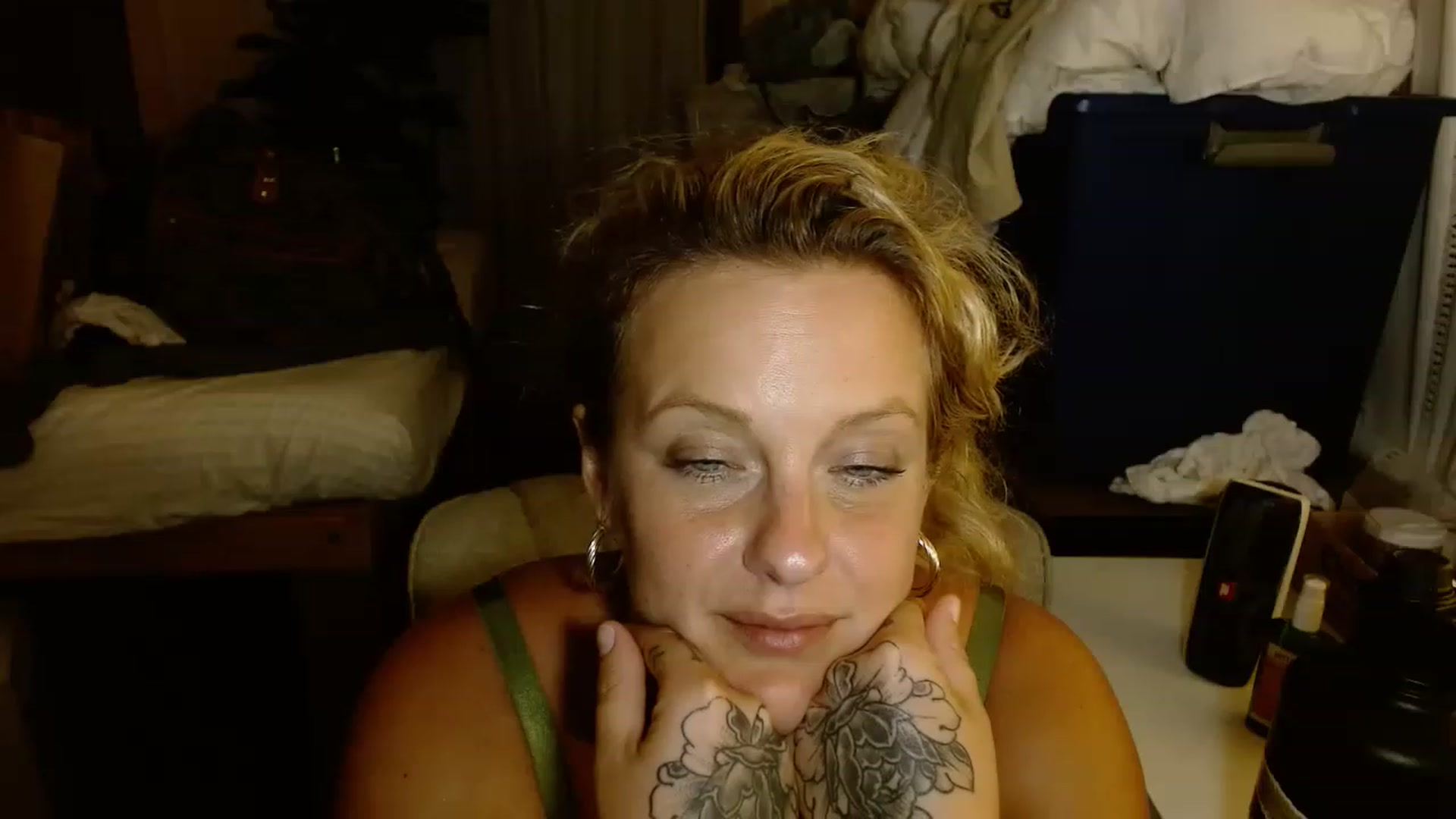 Gallery image thumbnail from Ailia_'s myfreecams stream on, 11/18/2022, 04:36 image 5 of 20