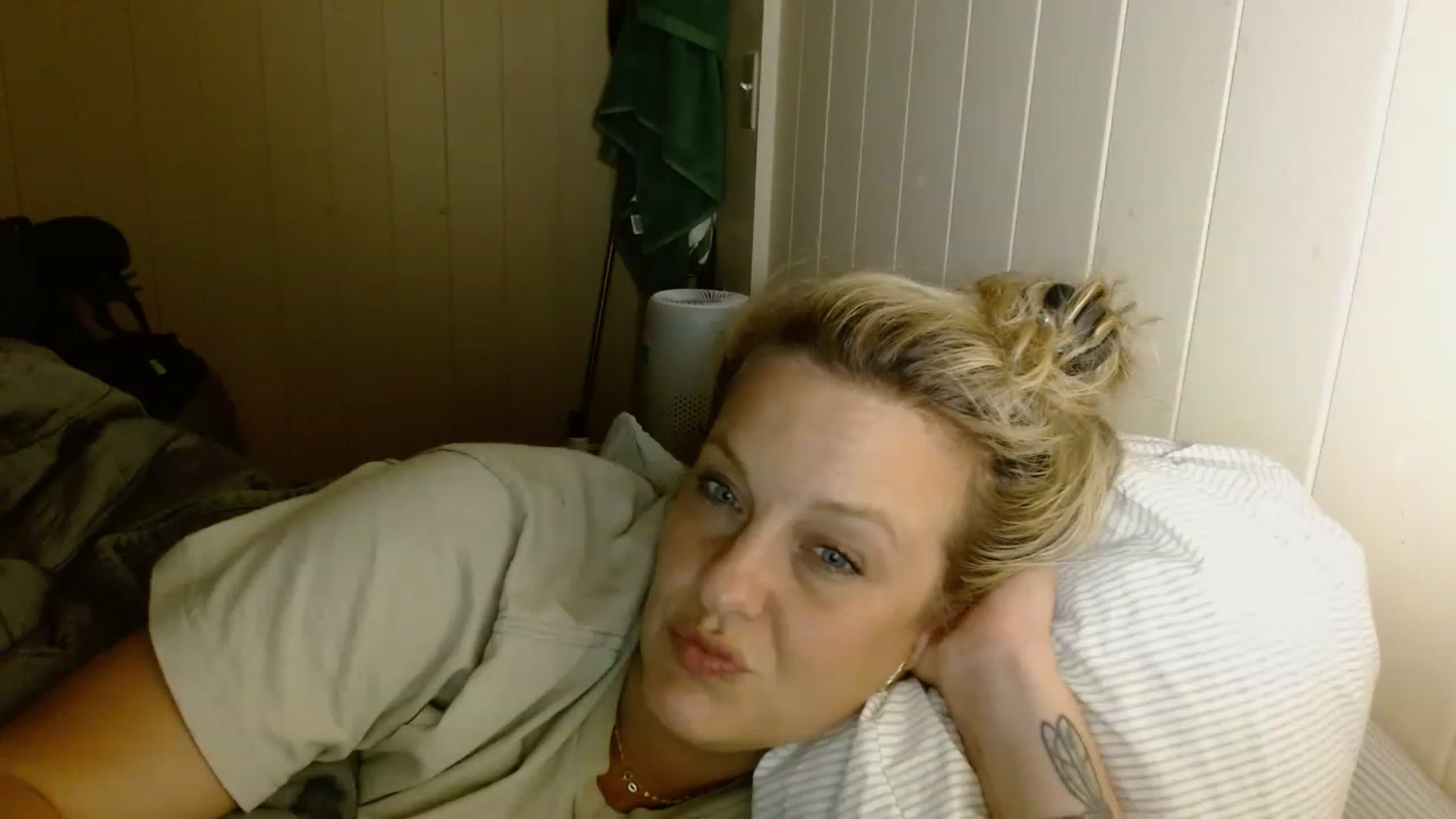 Gallery image thumbnail from Ailia_'s myfreecams stream on, 11/18/2022, 09:56 image 11 of 20