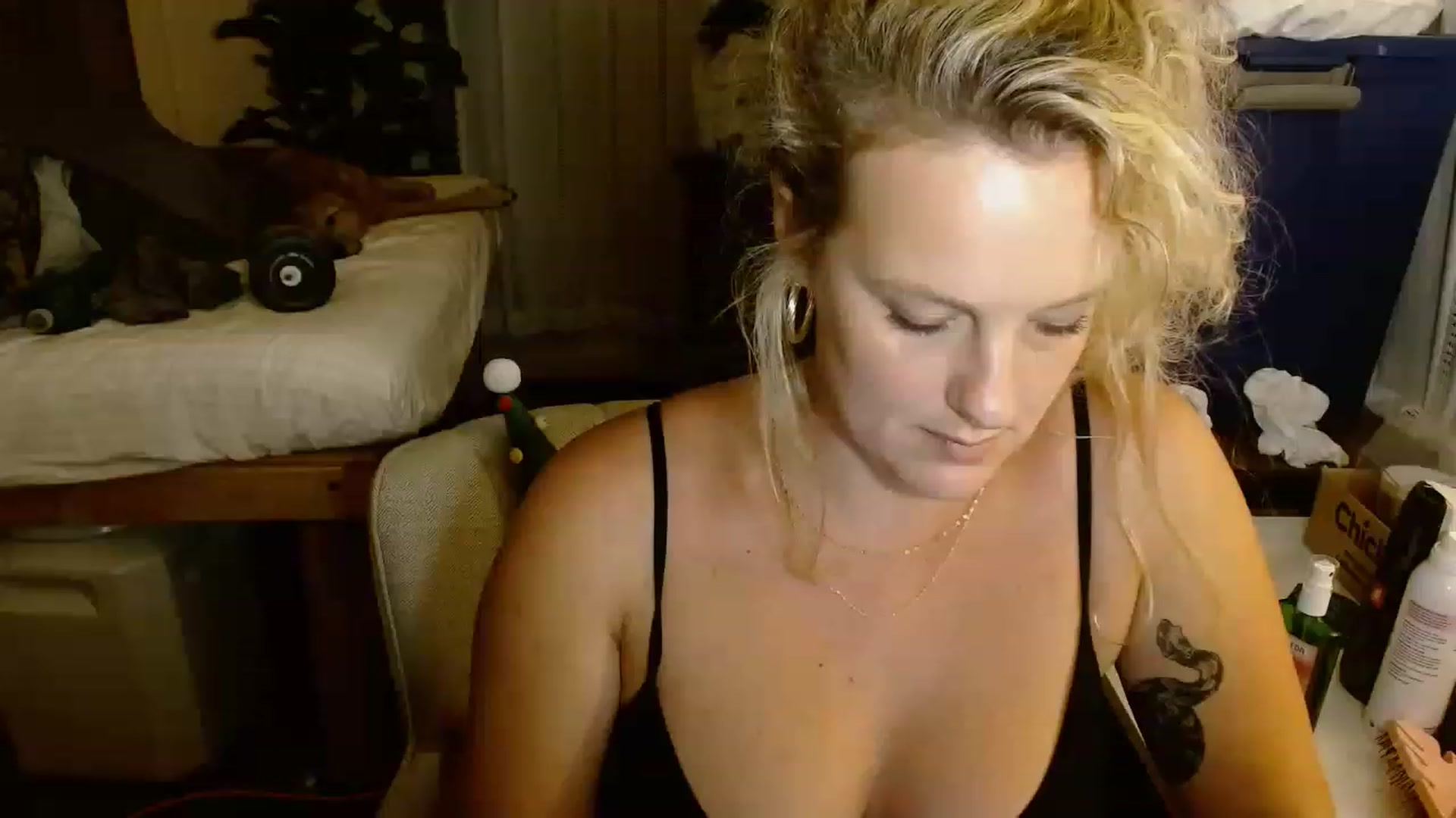 Gallery image thumbnail from Ailia_'s myfreecams stream on, 11/19/2022, 07:56 image 3 of 20