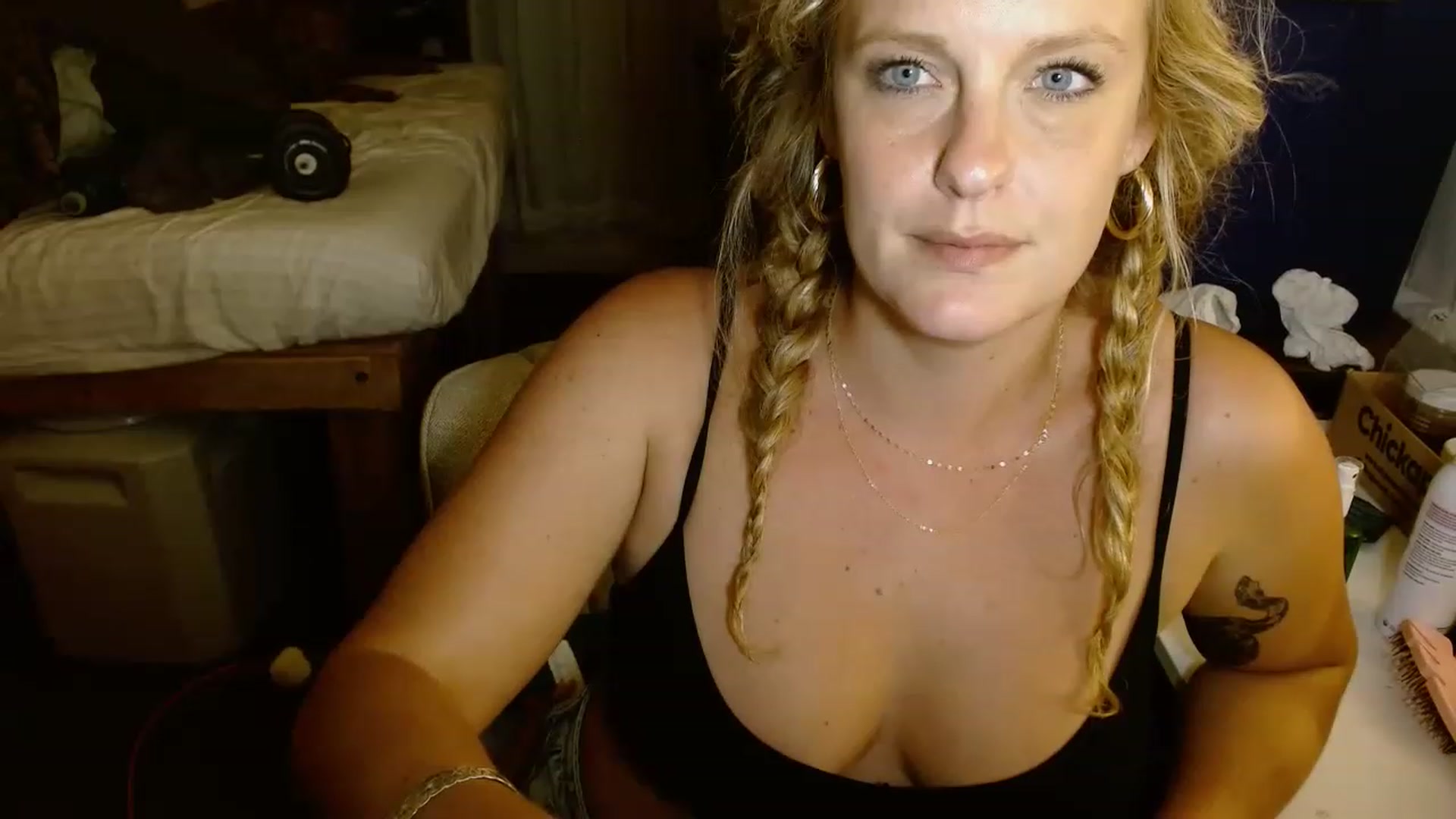 Gallery image thumbnail from Ailia_'s myfreecams stream on, 11/19/2022, 07:56 image 14 of 20