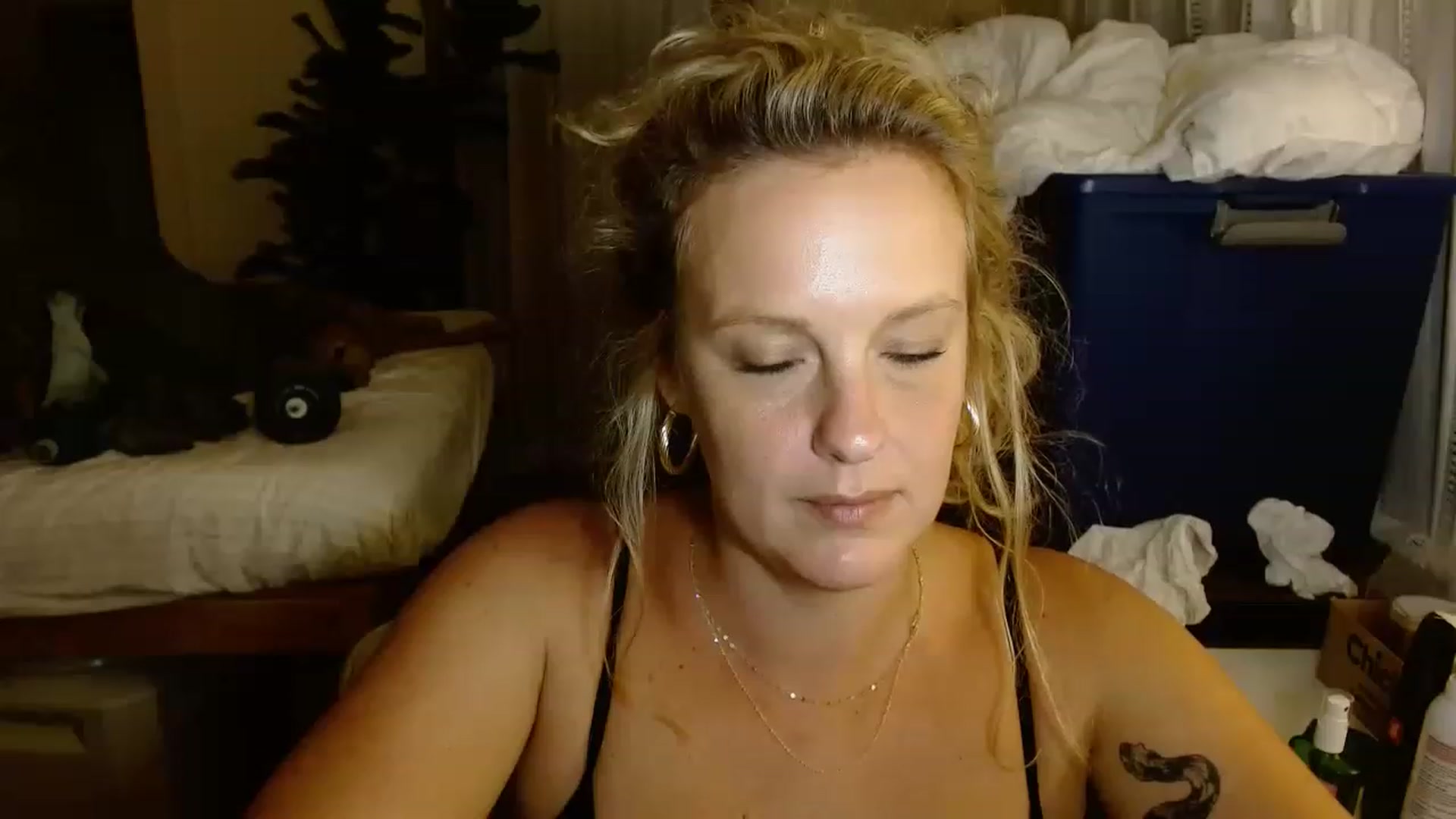 Gallery image thumbnail from Ailia_'s myfreecams stream on, 11/19/2022, 07:56 image 4 of 20