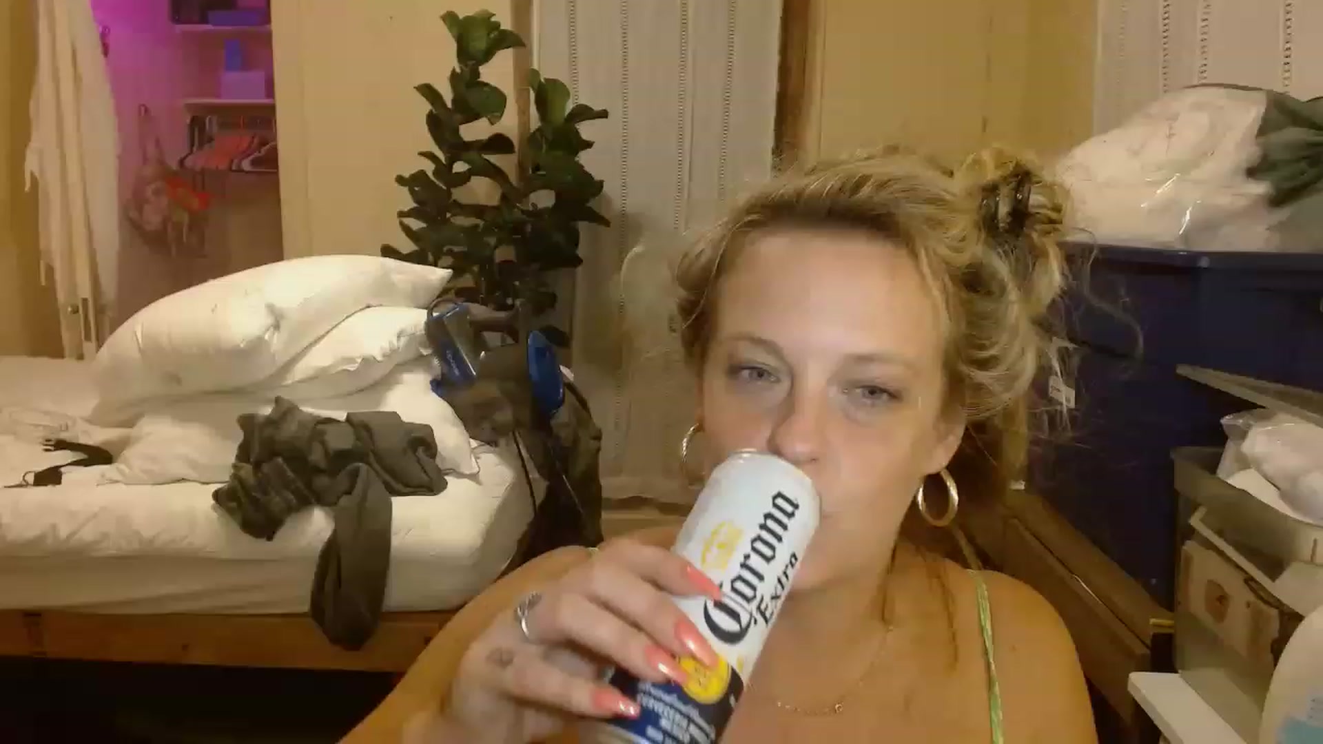 Gallery image thumbnail from Ailia_'s myfreecams stream on, 11/21/2022, 08:02 image 10 of 20