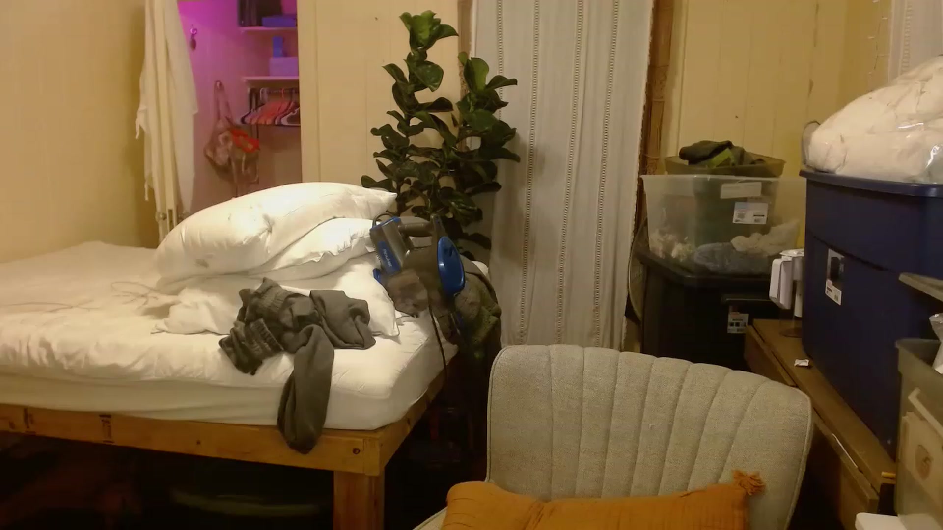 Gallery image thumbnail from Ailia_'s myfreecams stream on, 11/21/2022, 08:02 image 8 of 20