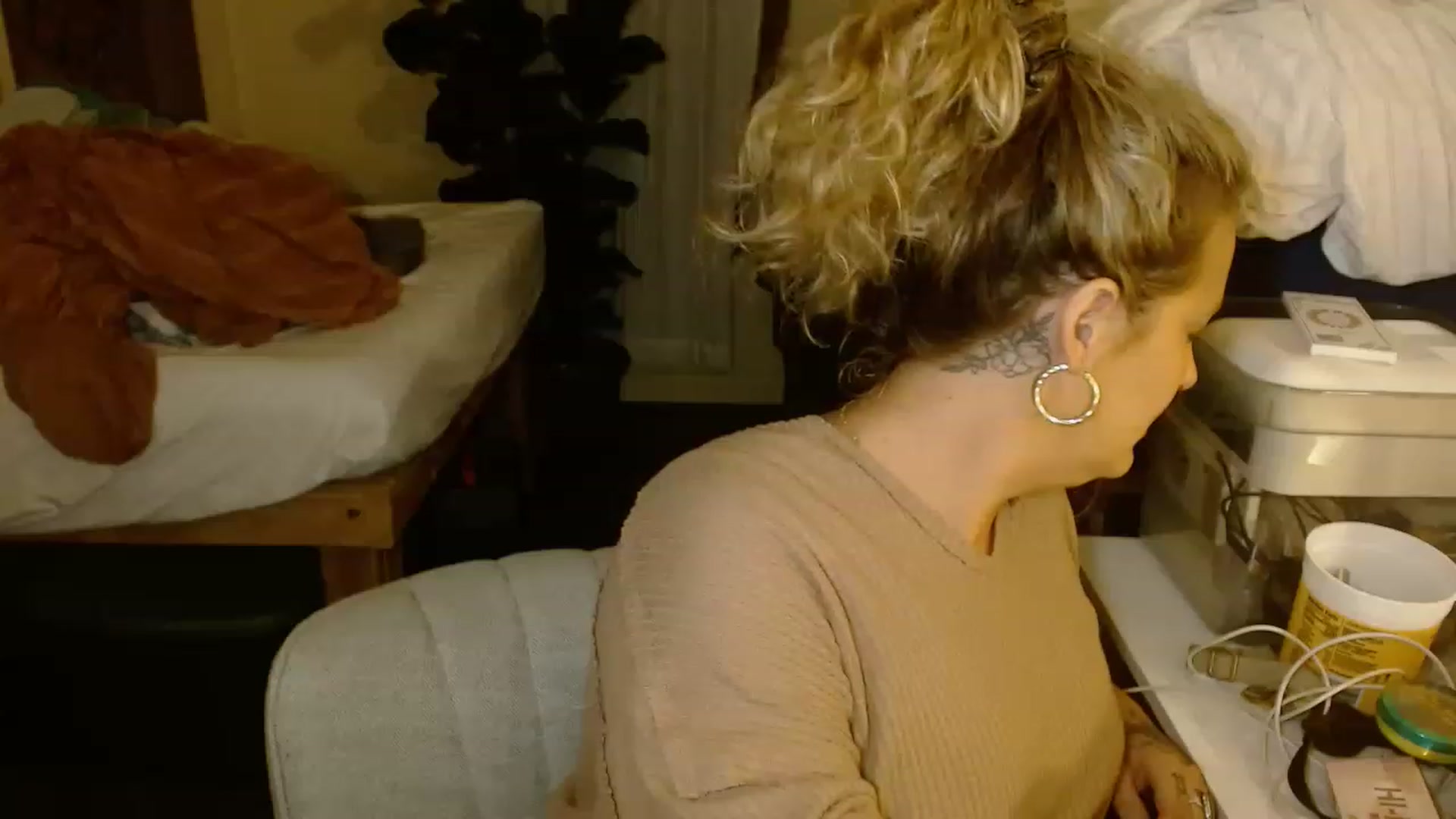 Gallery image thumbnail from Ailia_'s myfreecams stream on, 11/22/2022, 06:04 image 17 of 20