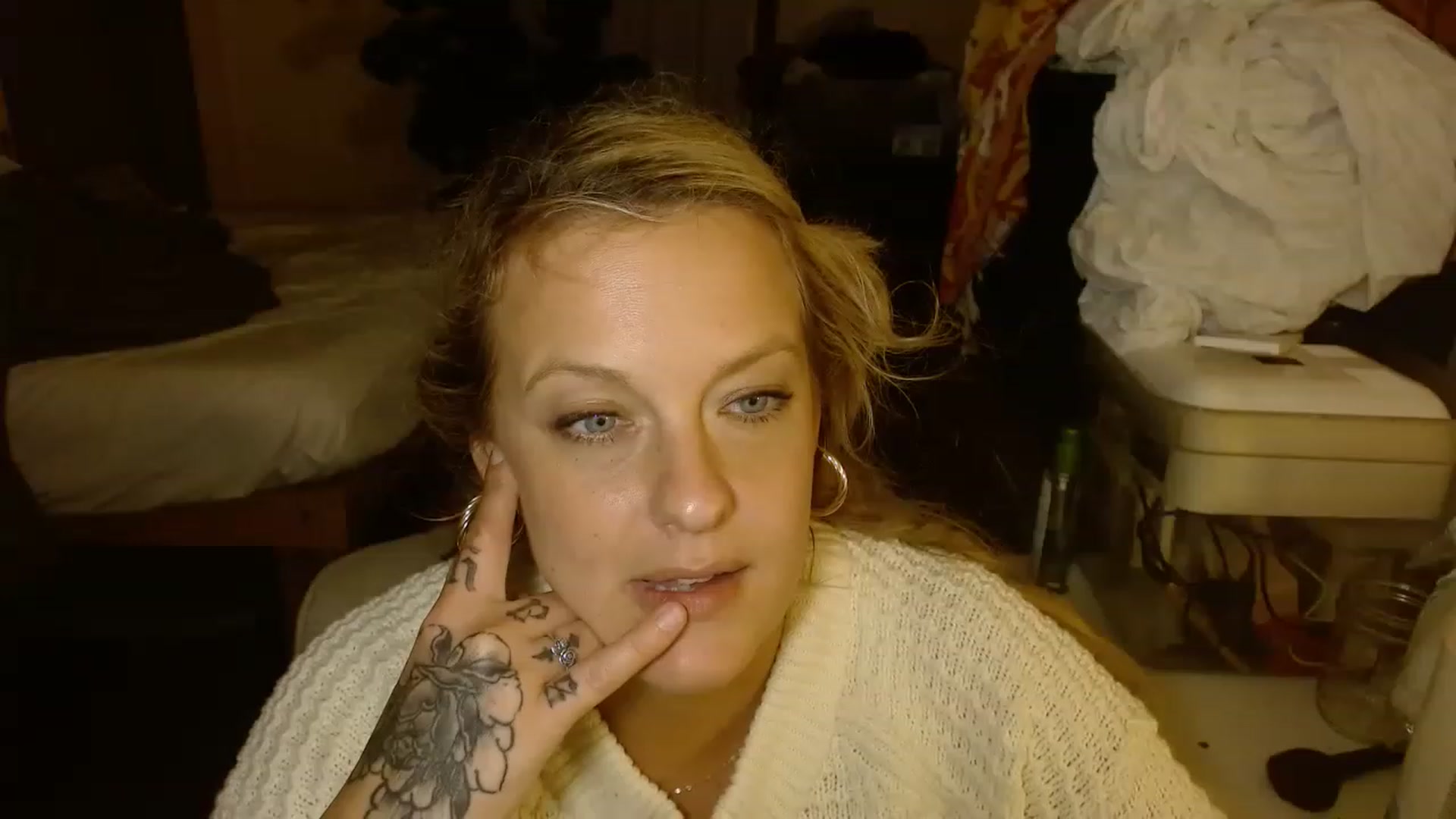 Gallery image thumbnail from Ailia_'s myfreecams stream on, 11/24/2022, 08:32 image 4 of 20