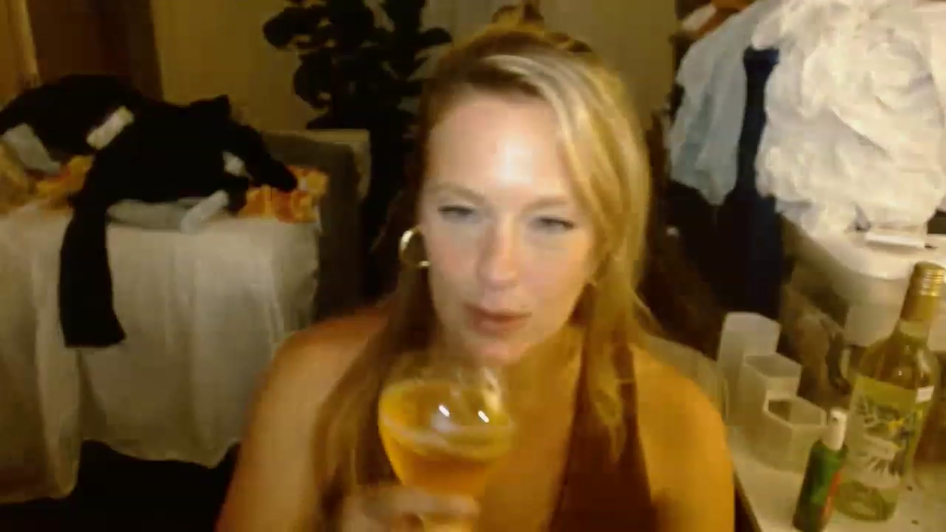 Gallery image thumbnail from Ailia_'s myfreecams stream on, 11/26/2022, 07:52 image 6 of 20