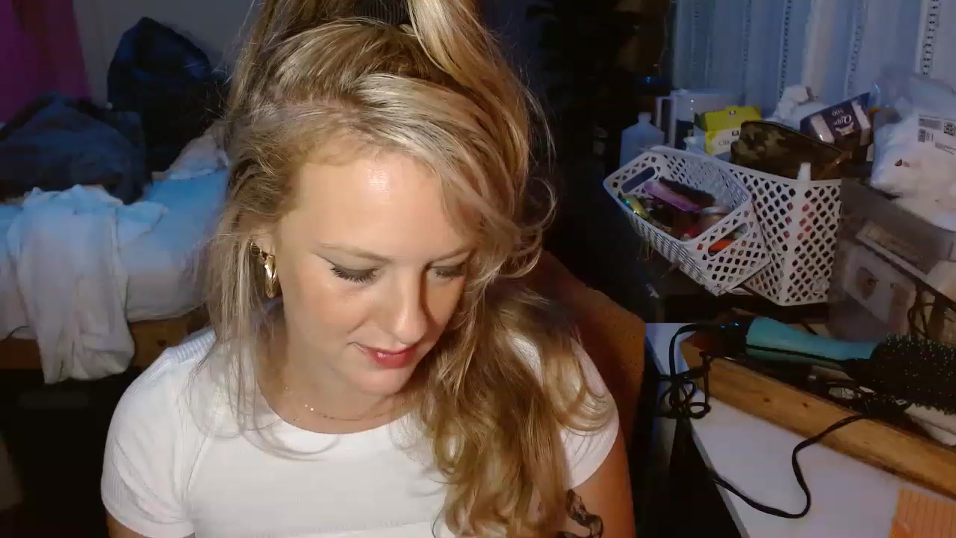 Gallery image thumbnail from Ailia_'s myfreecams stream on, 12/12/2022, 10:05 image 3 of 20