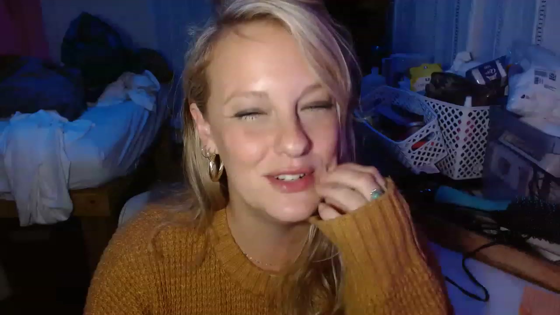 Gallery image thumbnail from Ailia_'s myfreecams stream on, 12/12/2022, 10:05 image 15 of 20