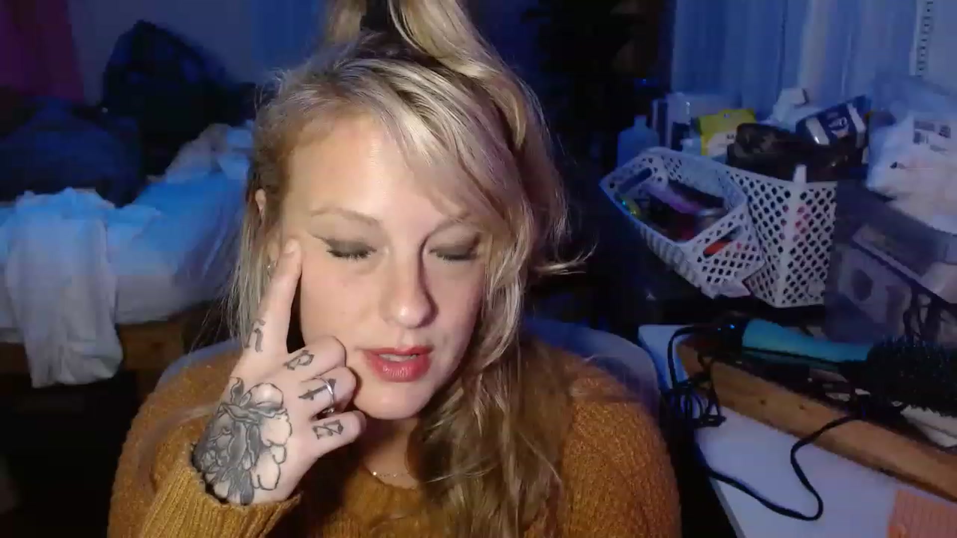 Gallery image thumbnail from Ailia_'s myfreecams stream on, 12/12/2022, 10:05 image 10 of 20