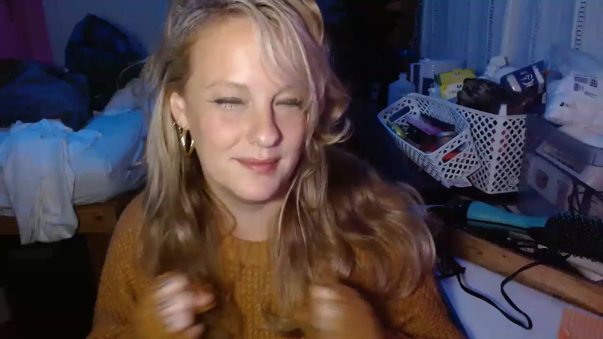 Gallery image thumbnail from Ailia_'s myfreecams stream on, 12/12/2022, 10:05 image 14 of 20