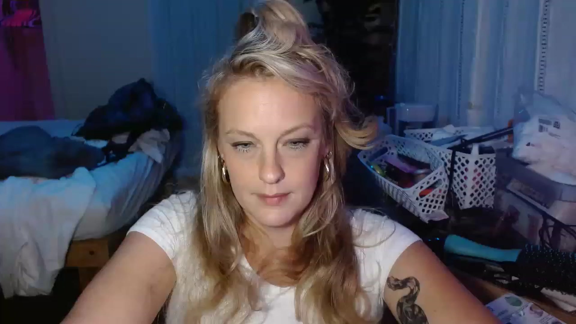 Gallery image thumbnail from Ailia_'s myfreecams stream on, 12/12/2022, 10:37 image 7 of 20