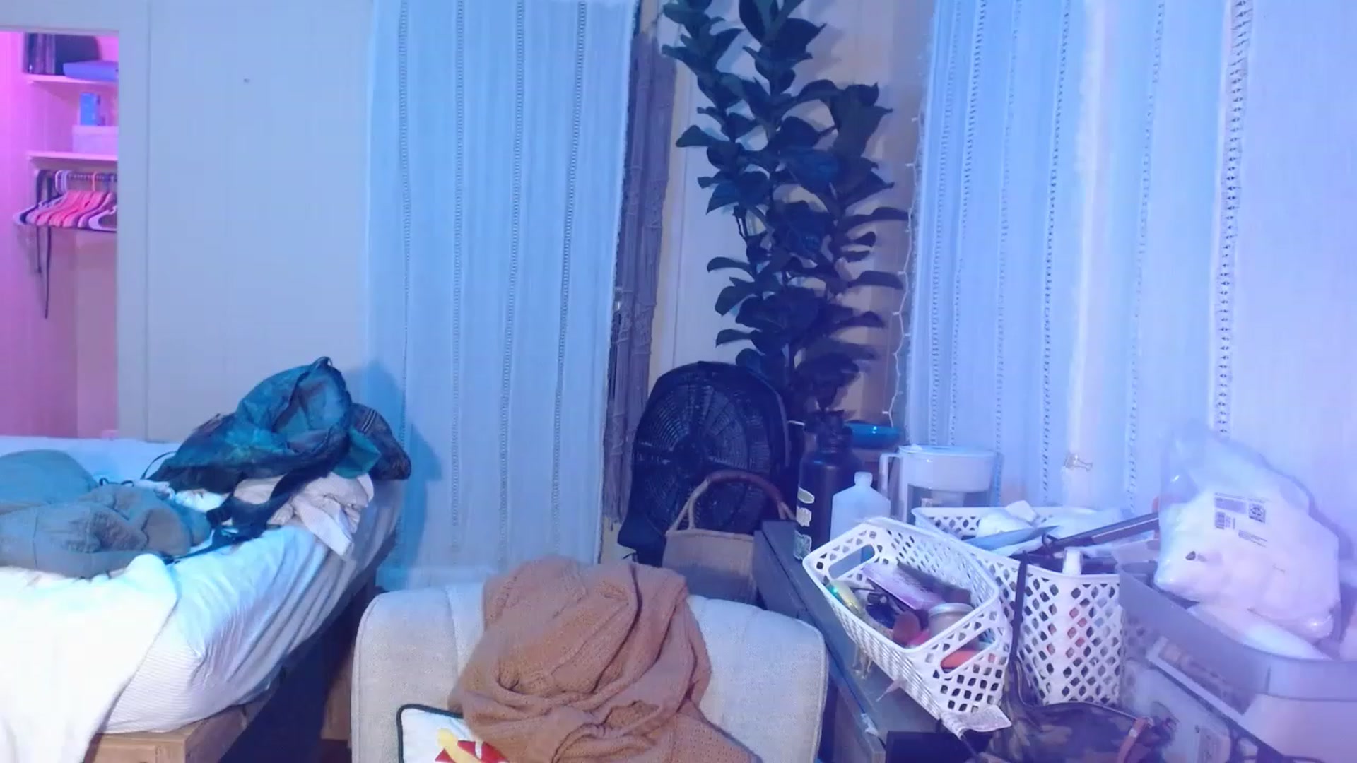 Gallery image thumbnail from Ailia_'s myfreecams stream on, 12/12/2022, 10:37 image 3 of 20